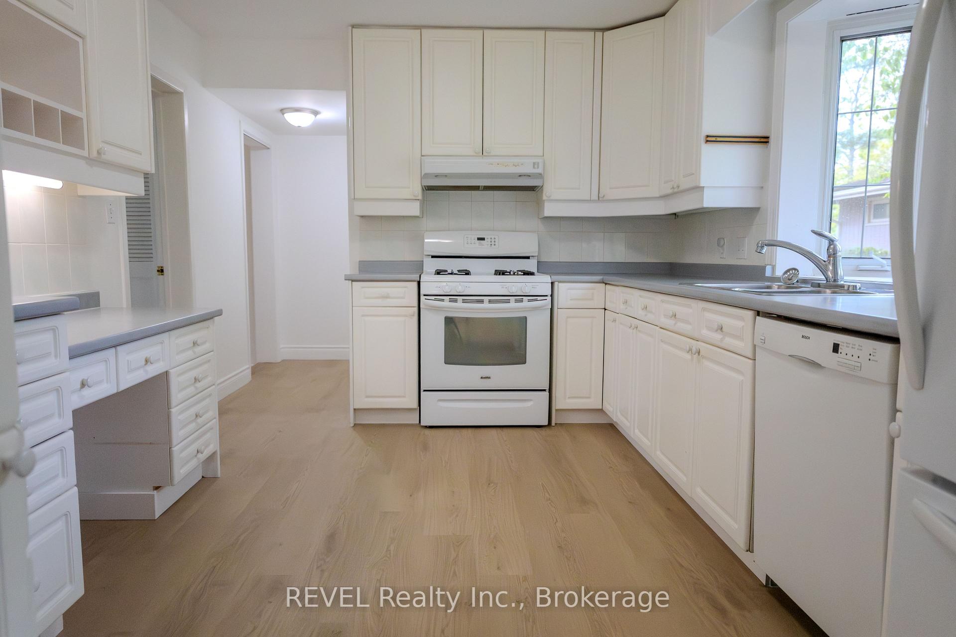 Photo 5 of 19 Woodington Crescent, St. Catharines, Glendale/Glenridge — HOMEH