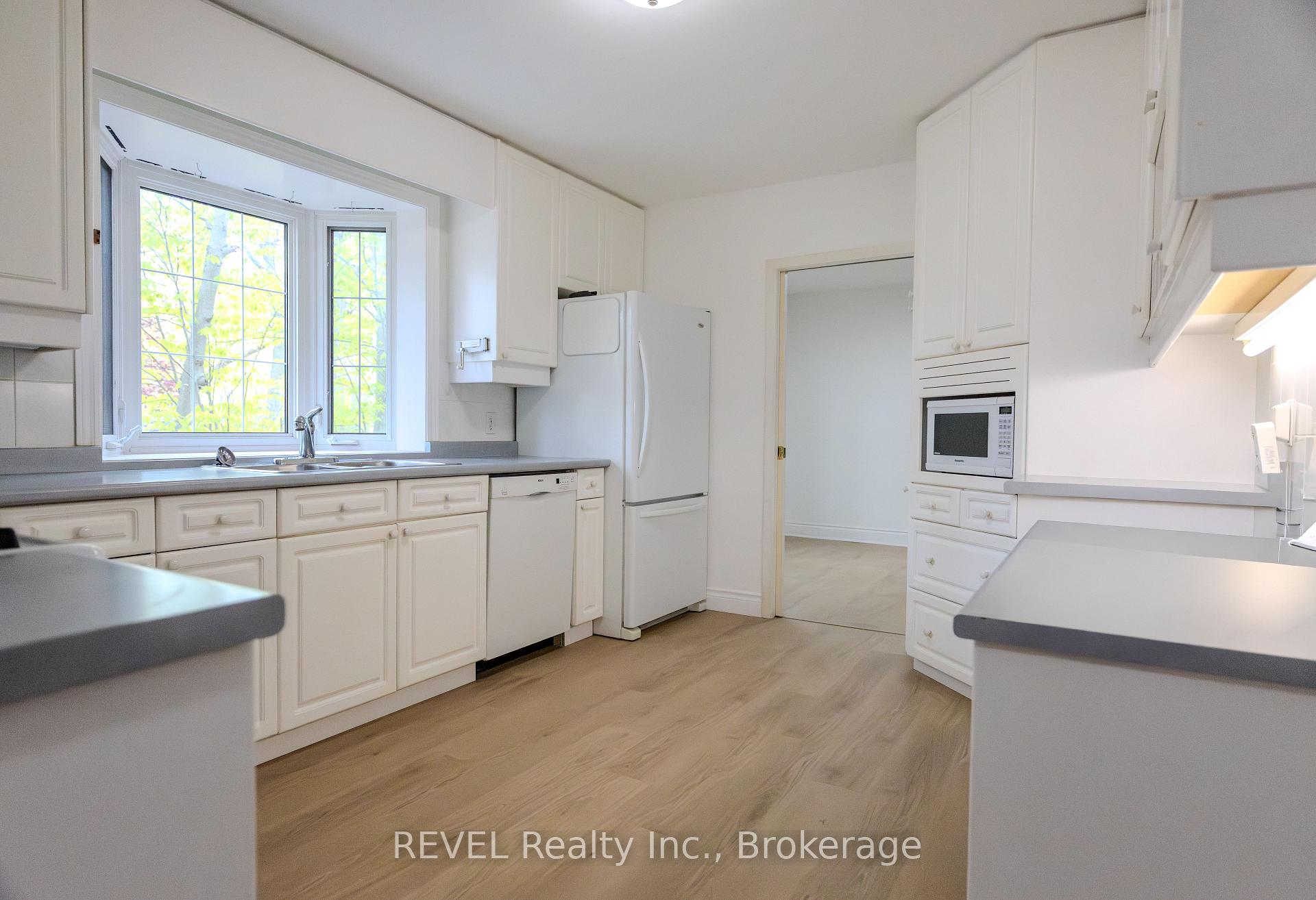 Photo 6 of 19 Woodington Crescent, St. Catharines, Glendale/Glenridge — HOMEH