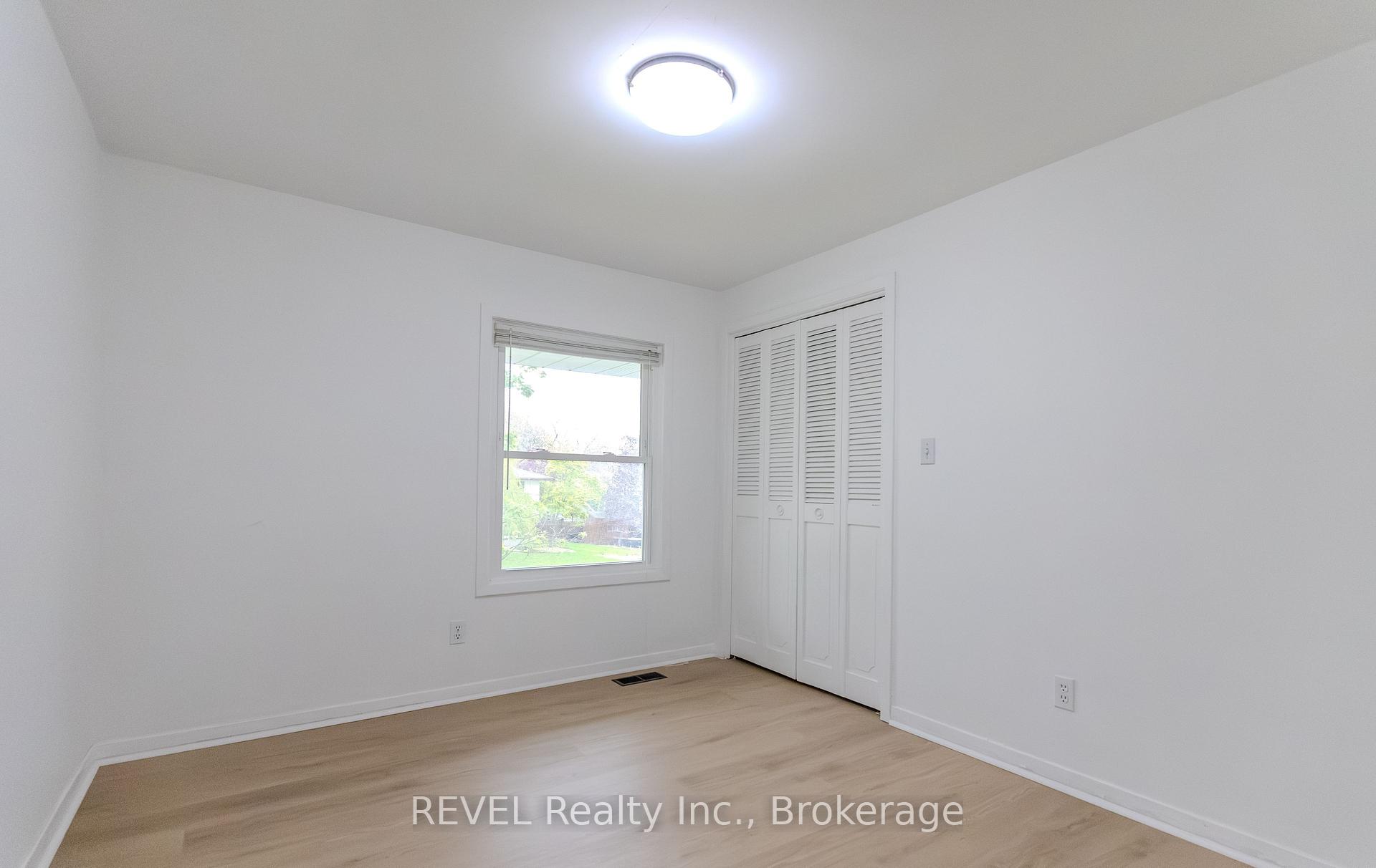 Photo 14 of 19 Woodington Crescent, St. Catharines, Glendale/Glenridge — HOMEH