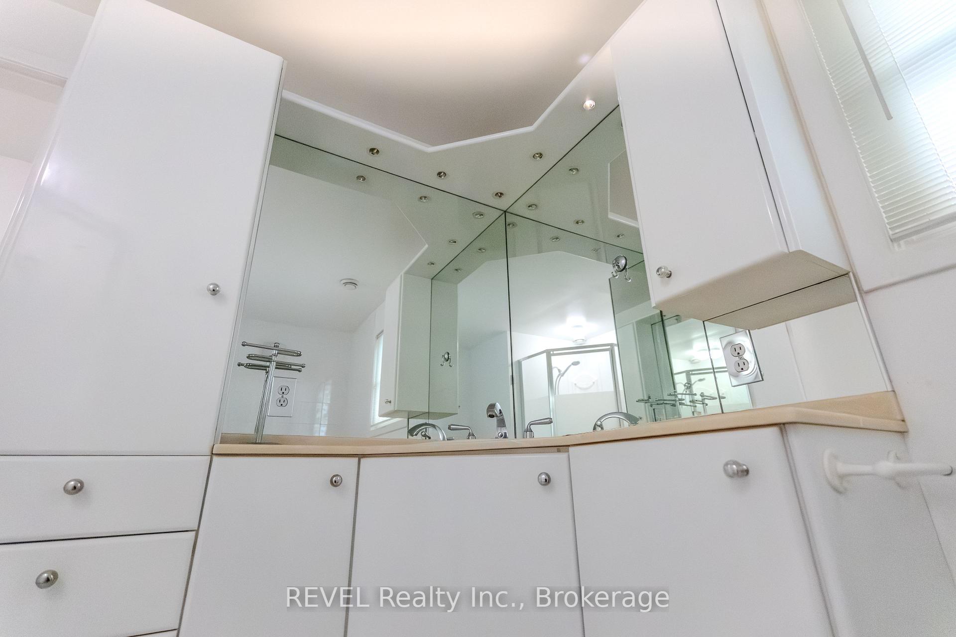 Photo 15 of 19 Woodington Crescent, St. Catharines, Glendale/Glenridge — HOMEH