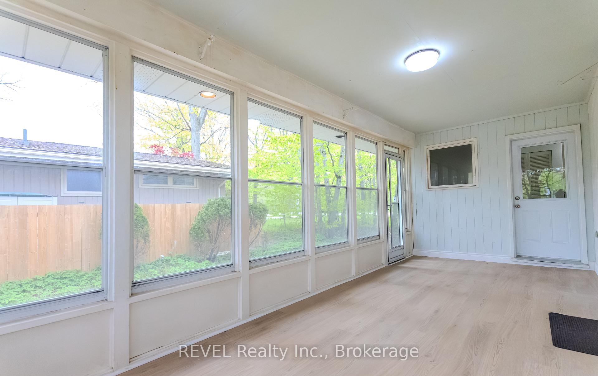 Photo 17 of 19 Woodington Crescent, St. Catharines, Glendale/Glenridge — HOMEH