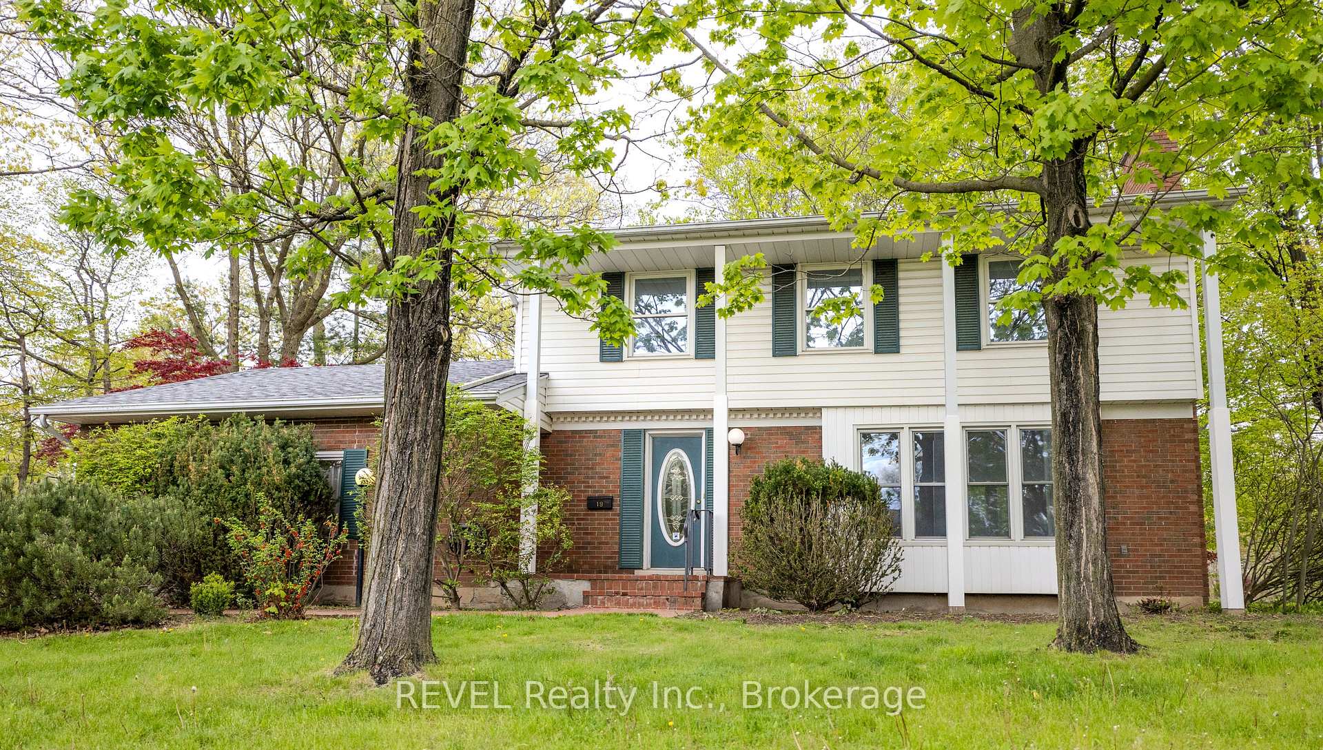 Photo 20 of 19 Woodington Crescent, St. Catharines, Glendale/Glenridge — HOMEH