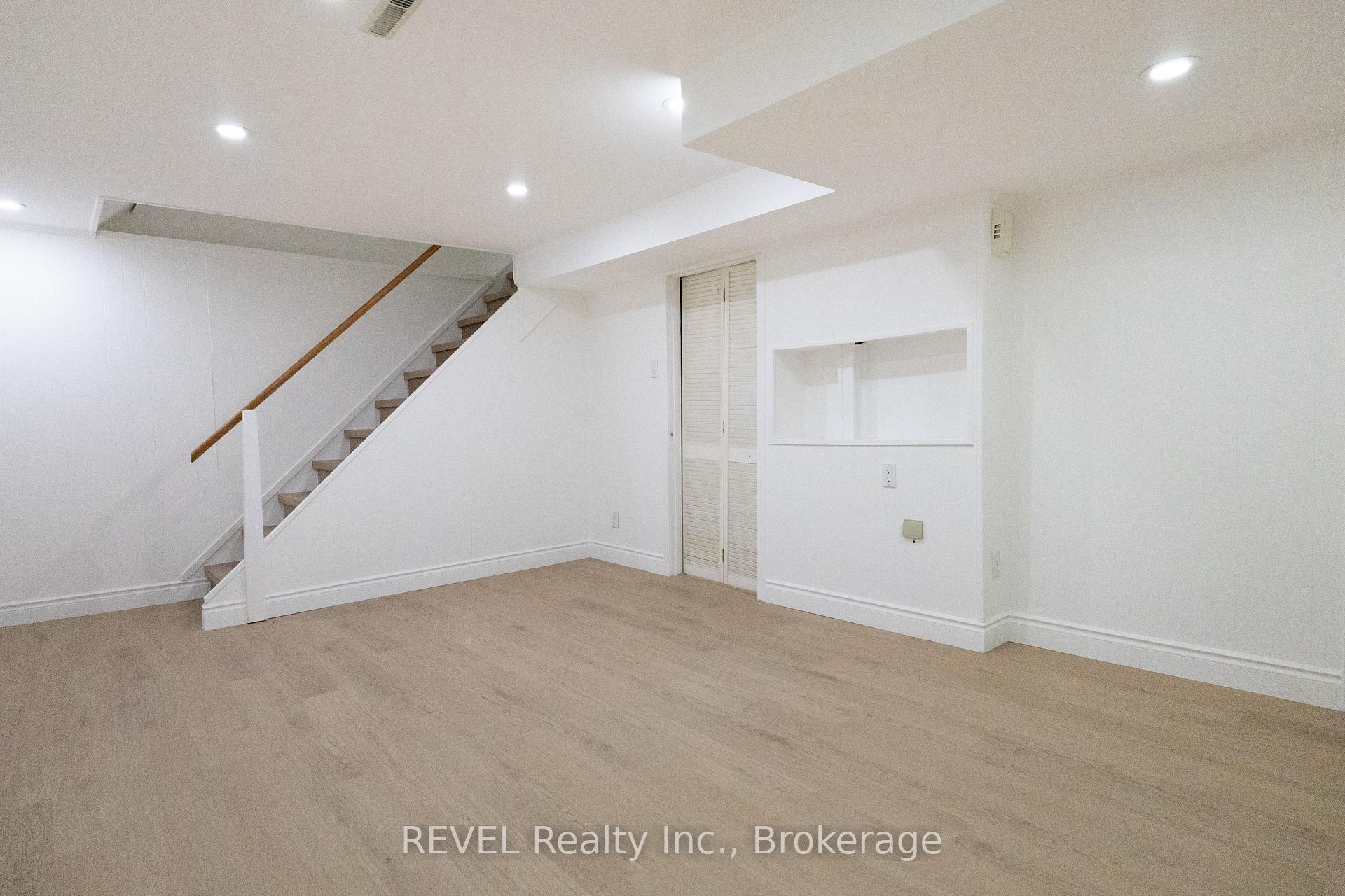 Photo 23 of 19 Woodington Crescent, St. Catharines, Glendale/Glenridge — HOMEH