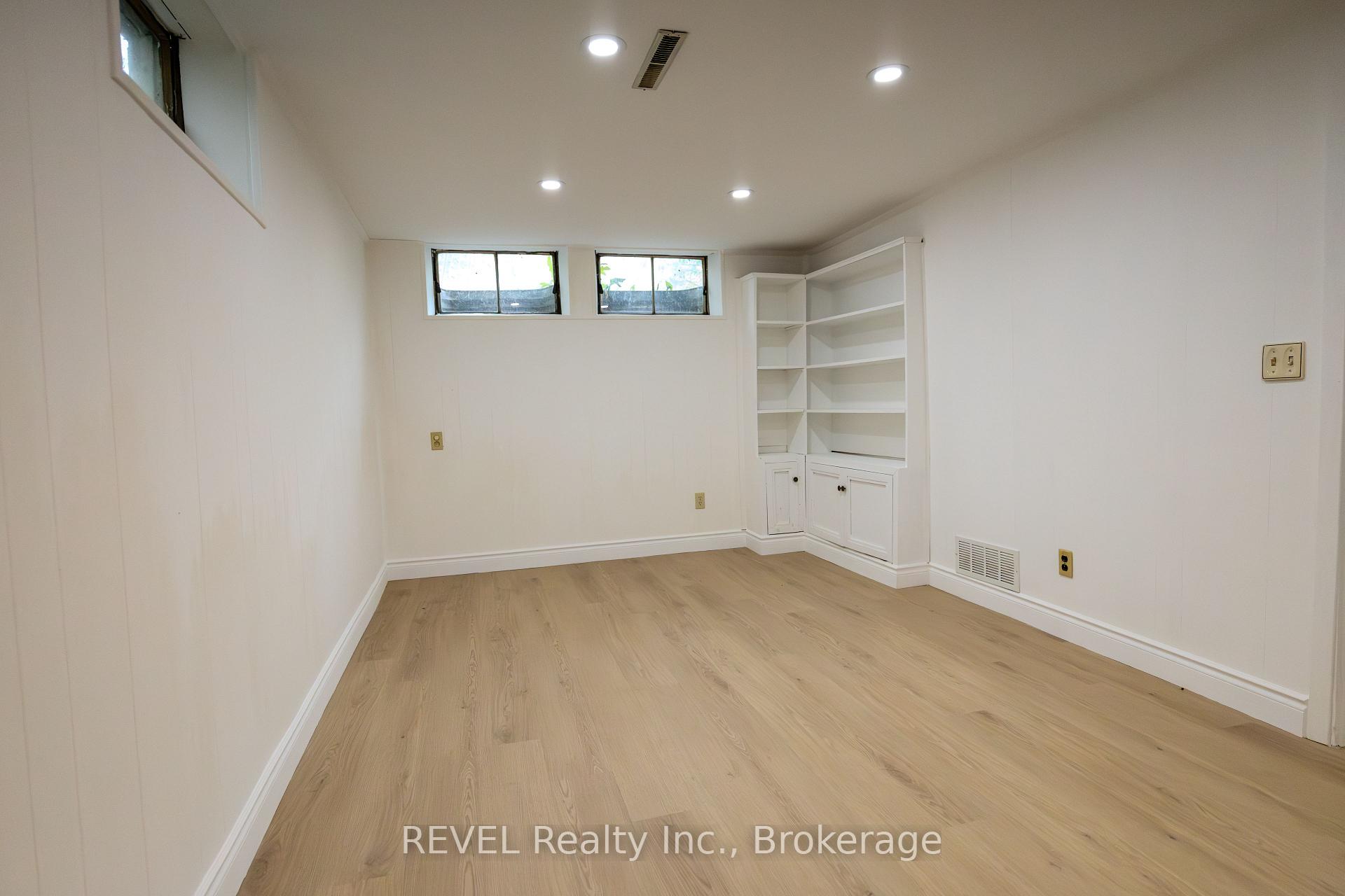 Photo 25 of 19 Woodington Crescent, St. Catharines, Glendale/Glenridge — HOMEH