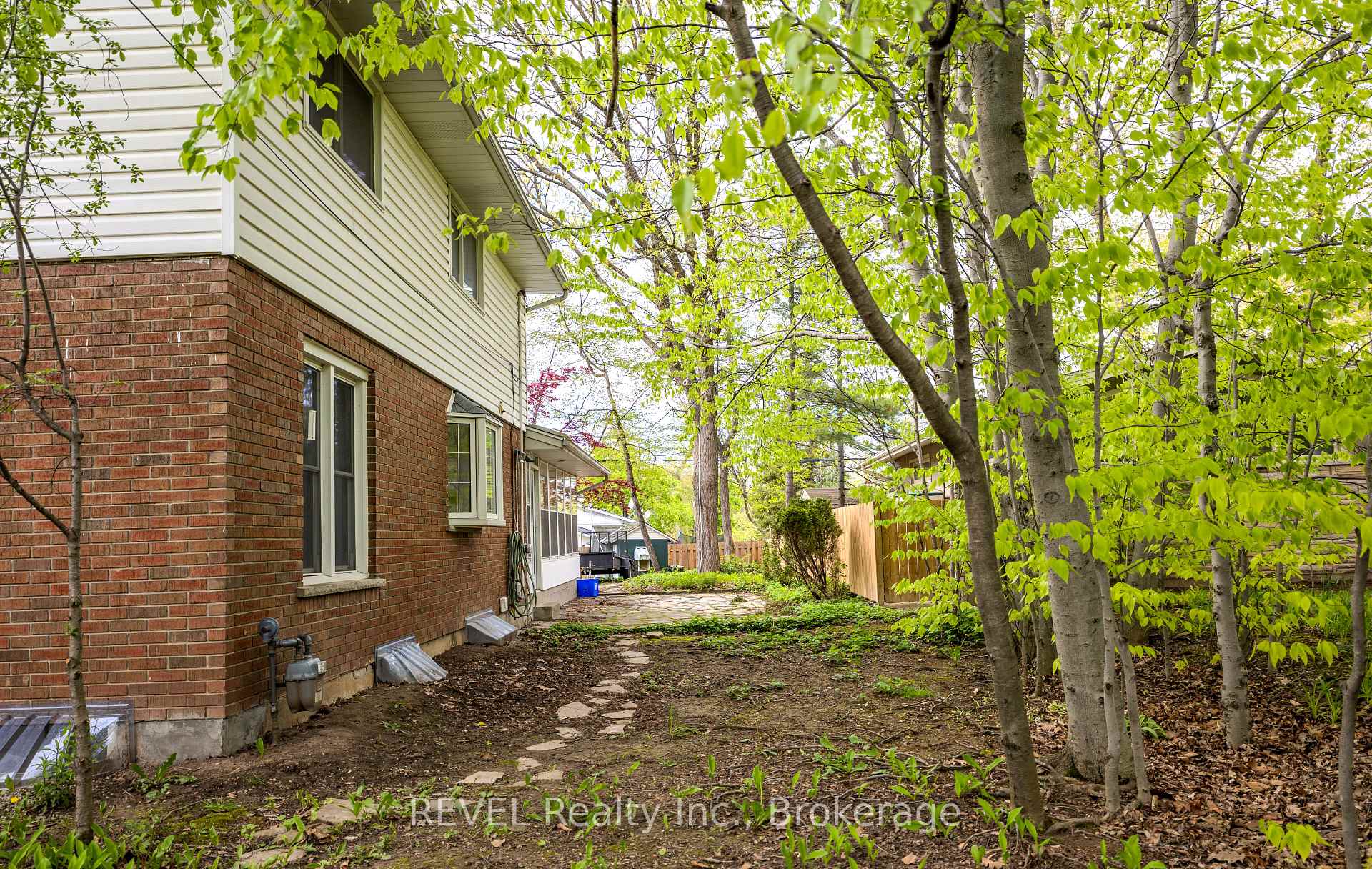 Photo 30 of 19 Woodington Crescent, St. Catharines, Glendale/Glenridge — HOMEH
