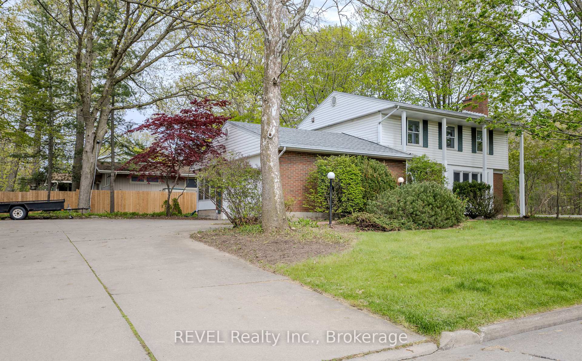 Photo 32 of 19 Woodington Crescent, St. Catharines, Glendale/Glenridge — HOMEH