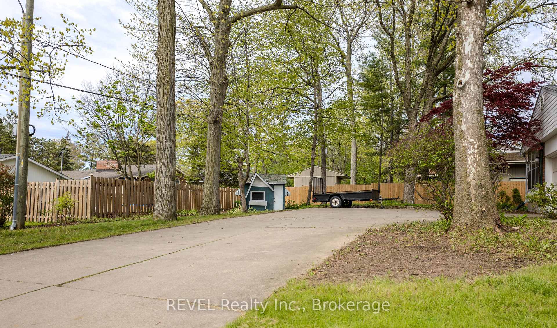 Photo 33 of 19 Woodington Crescent, St. Catharines, Glendale/Glenridge — HOMEH