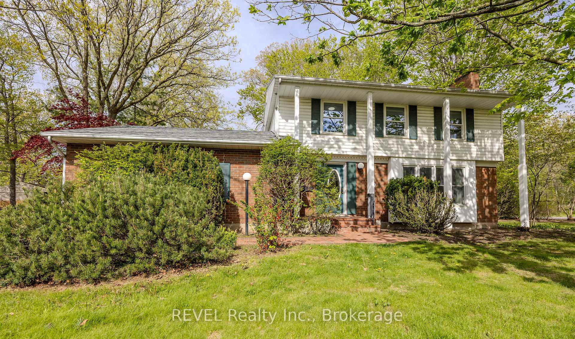 Photo 34 of 19 Woodington Crescent, St. Catharines, Glendale/Glenridge — HOMEH