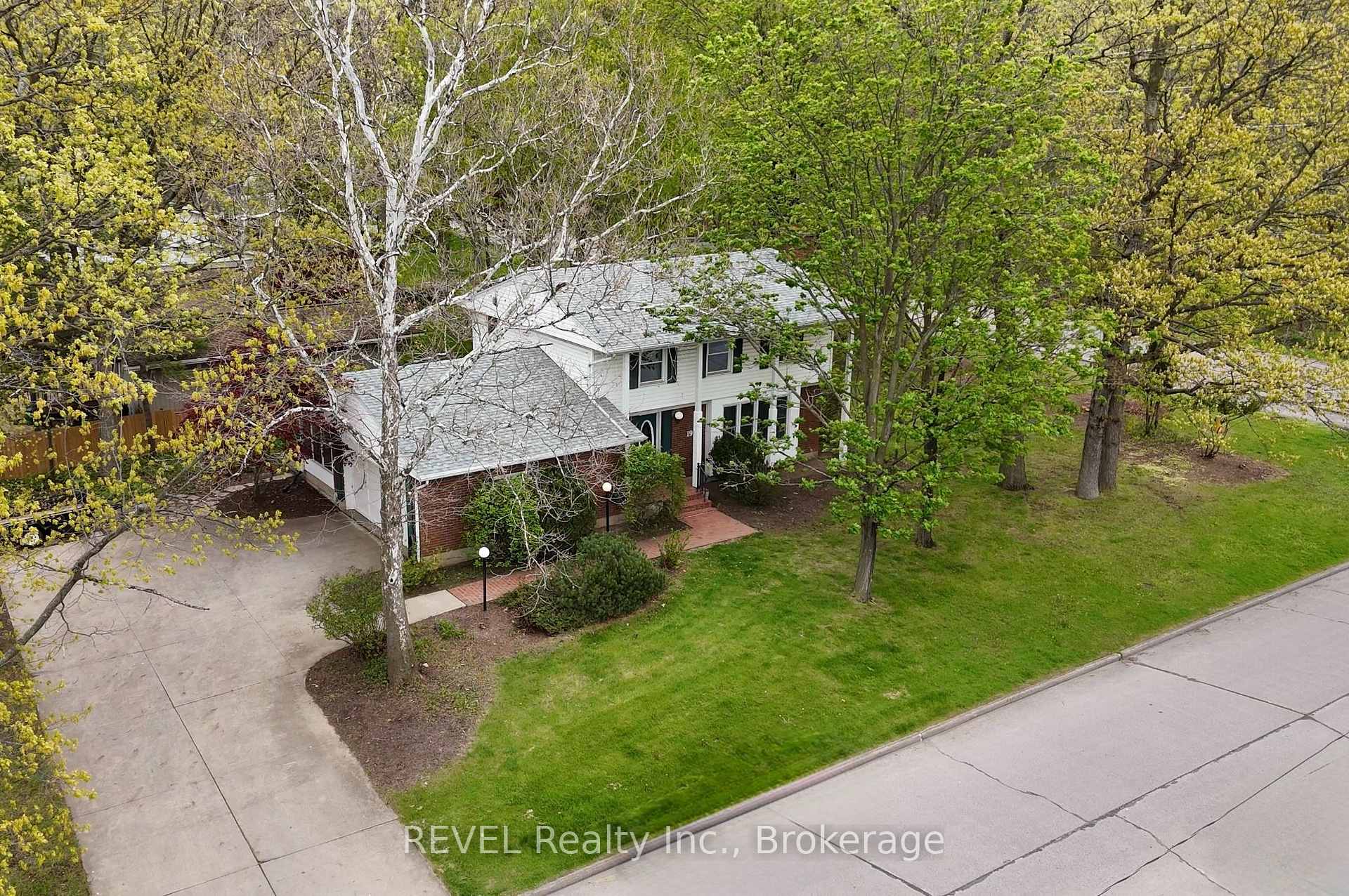 Photo 35 of 19 Woodington Crescent, St. Catharines, Glendale/Glenridge — HOMEH