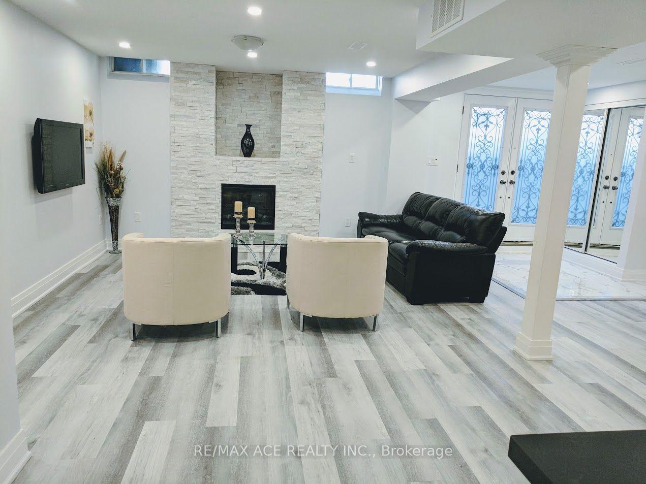 Photo 2 of 29 Frampton Road, Brampton, Northwest Brampton — HOMEH