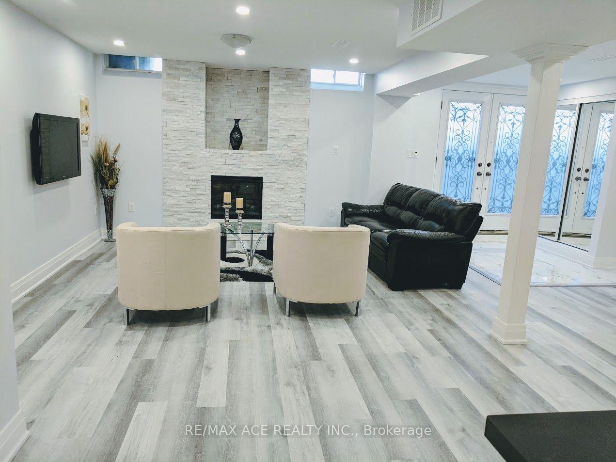 Photo 3 of 29 Frampton Road, Brampton, Northwest Brampton — HOMEH