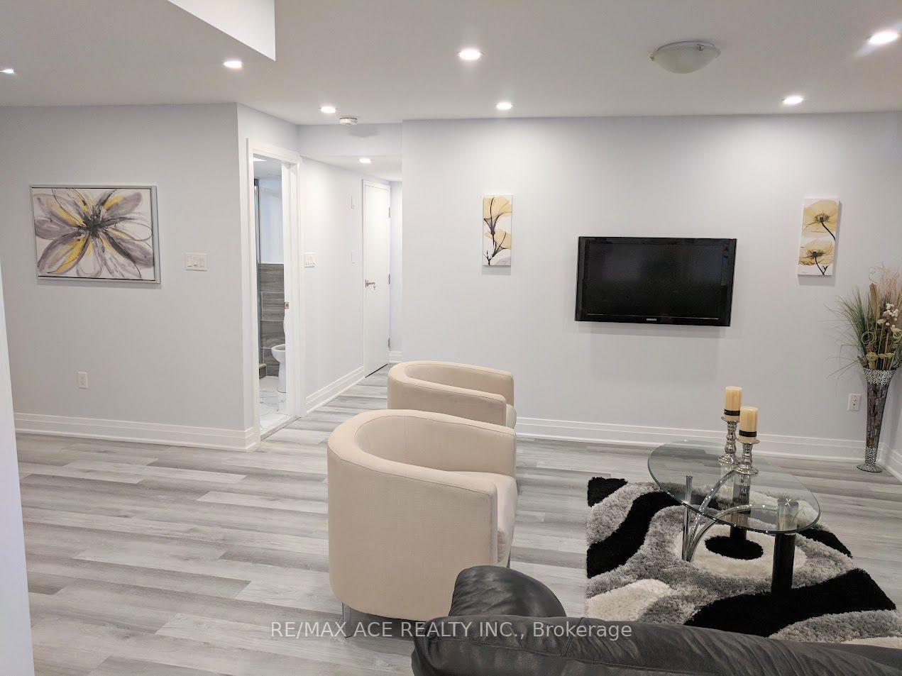 Photo 10 of 29 Frampton Road, Brampton, Northwest Brampton — HOMEH