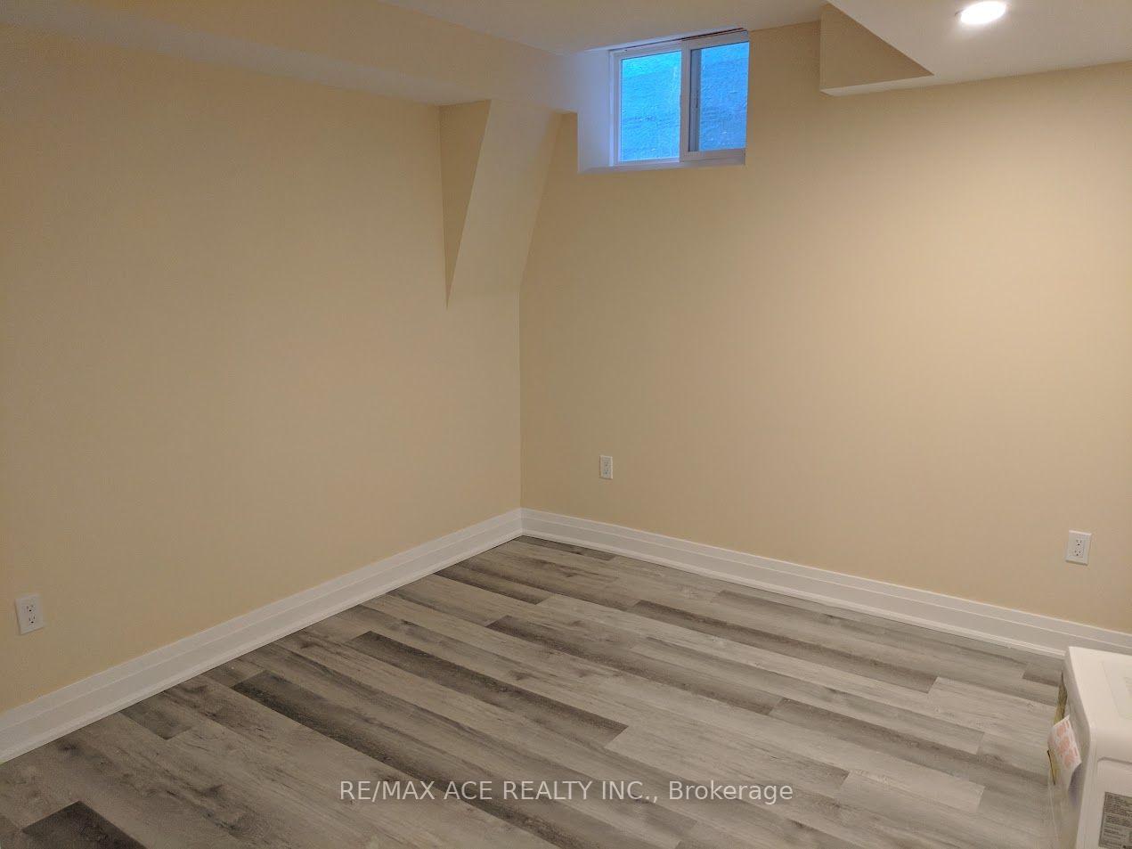 Photo 11 of 29 Frampton Road, Brampton, Northwest Brampton — HOMEH