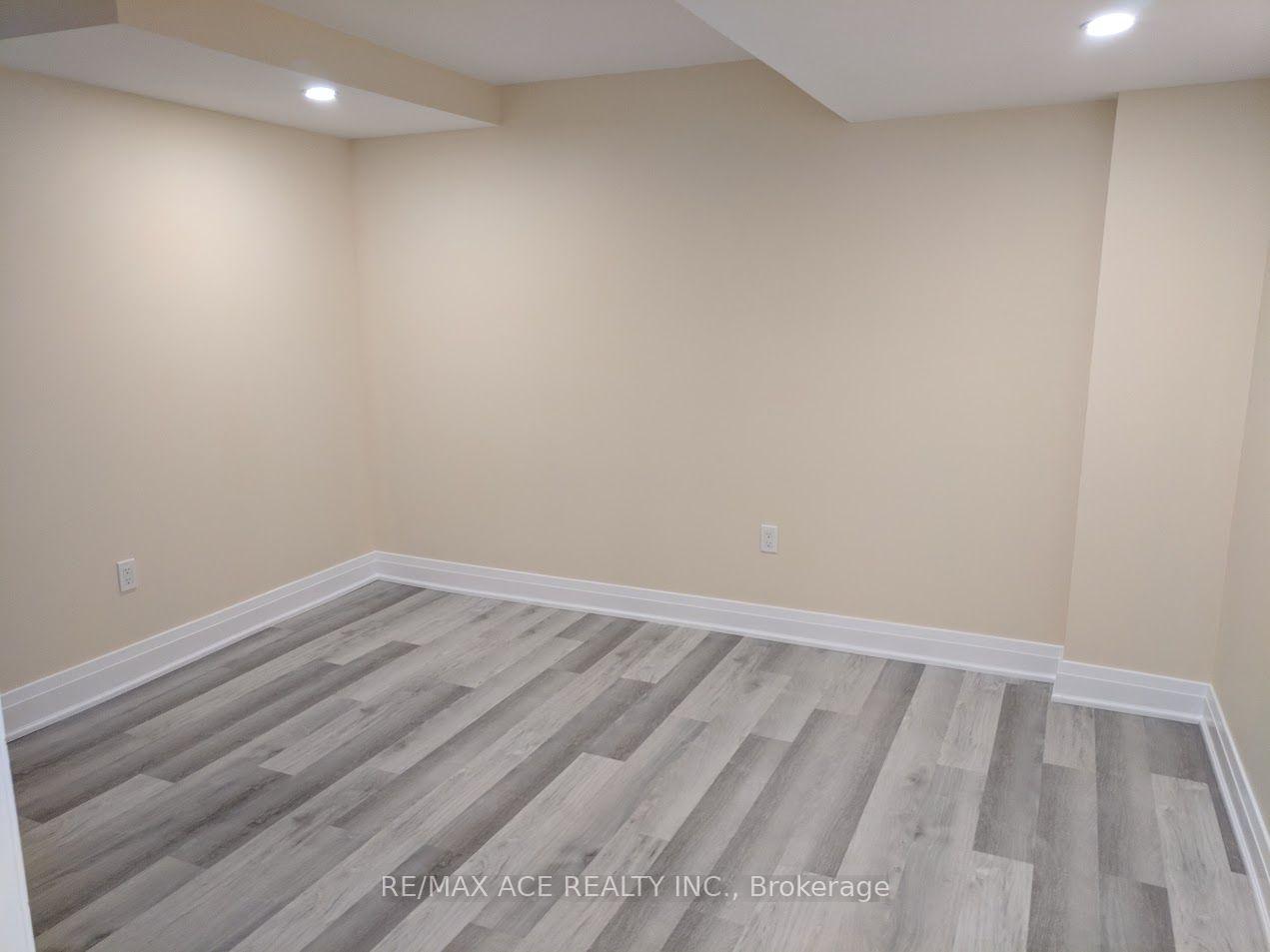 Photo 12 of 29 Frampton Road, Brampton, Northwest Brampton — HOMEH