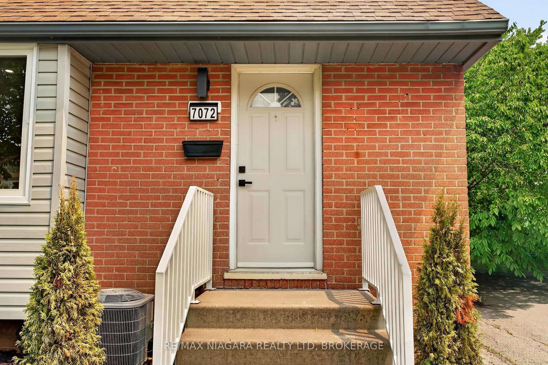 Photo 2 of 7072 Dell Avenue, Niagara Falls, Arad/Fallsview — HOMEH