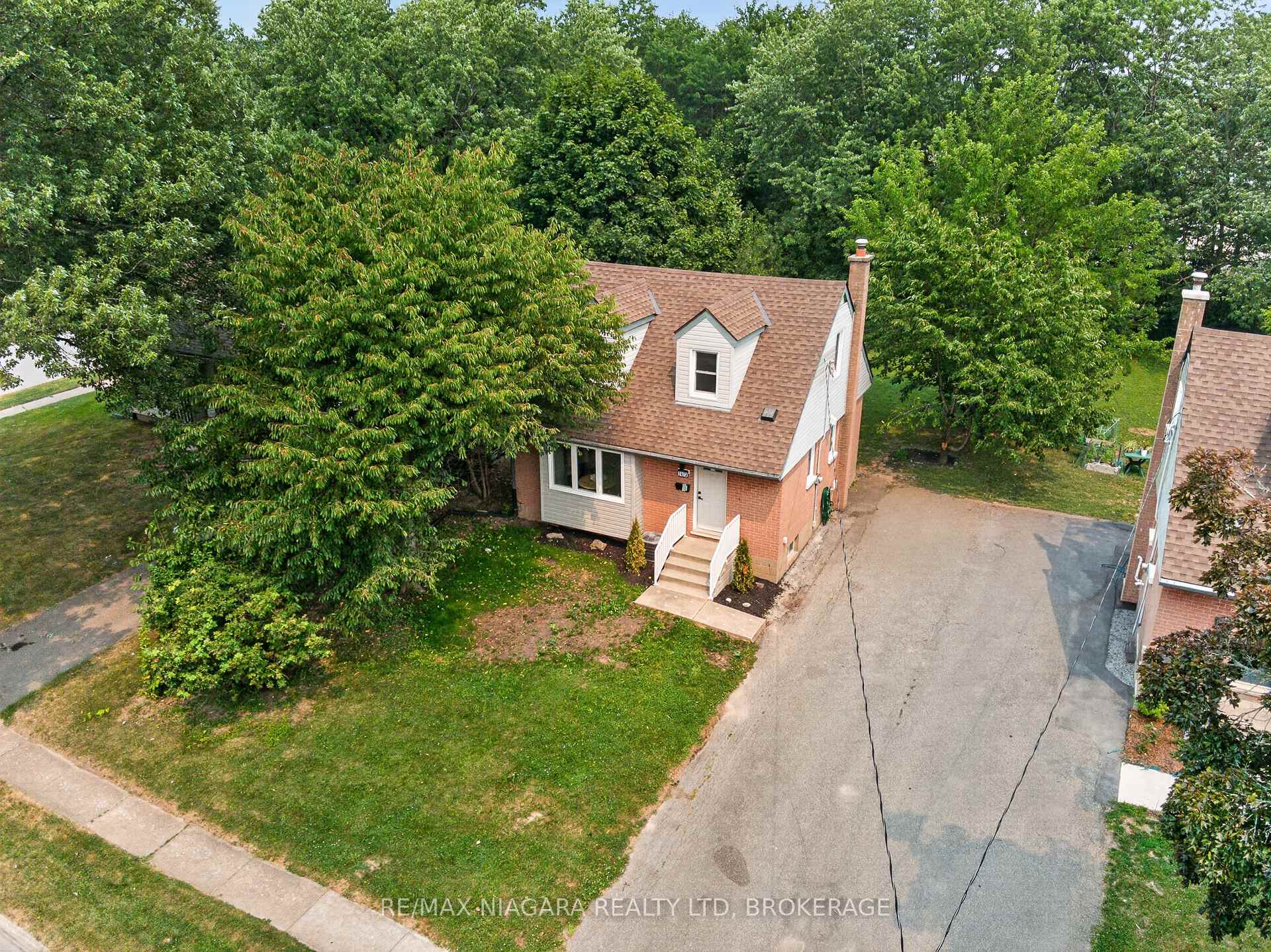Photo 3 of 7072 Dell Avenue, Niagara Falls, Arad/Fallsview — HOMEH