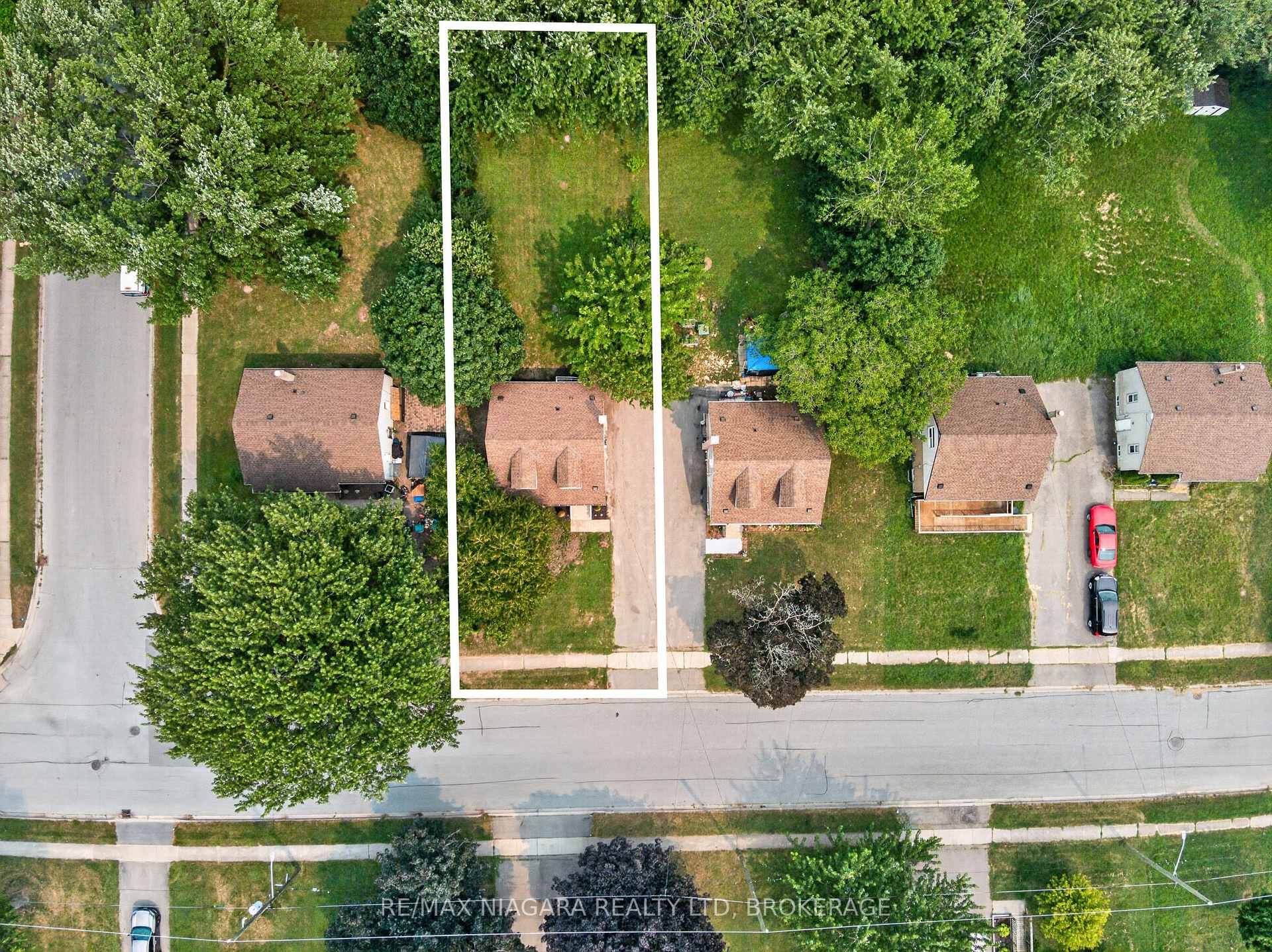 Photo 5 of 7072 Dell Avenue, Niagara Falls, Arad/Fallsview — HOMEH