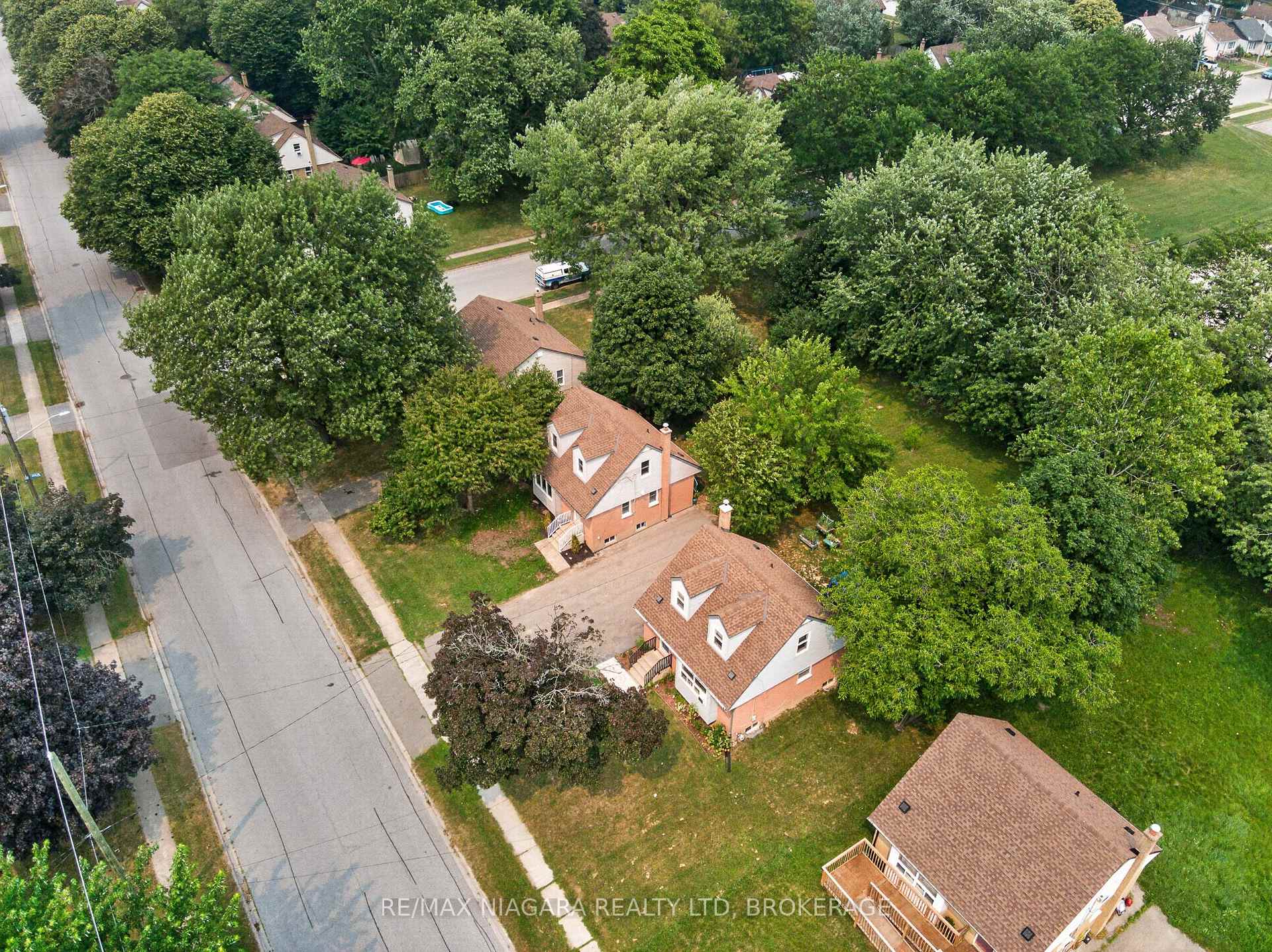Photo 6 of 7072 Dell Avenue, Niagara Falls, Arad/Fallsview — HOMEH