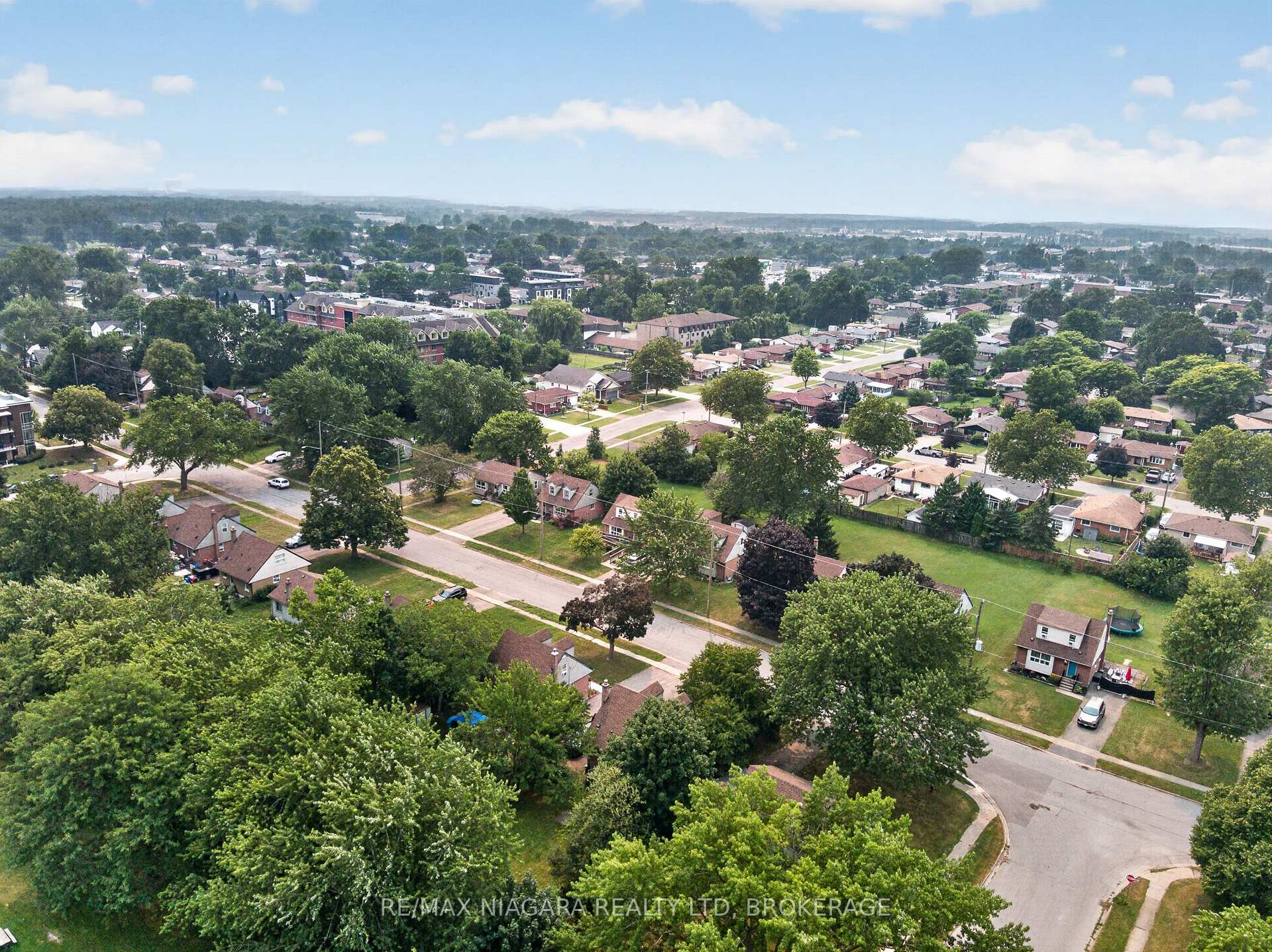 Photo 8 of 7072 Dell Avenue, Niagara Falls, Arad/Fallsview — HOMEH
