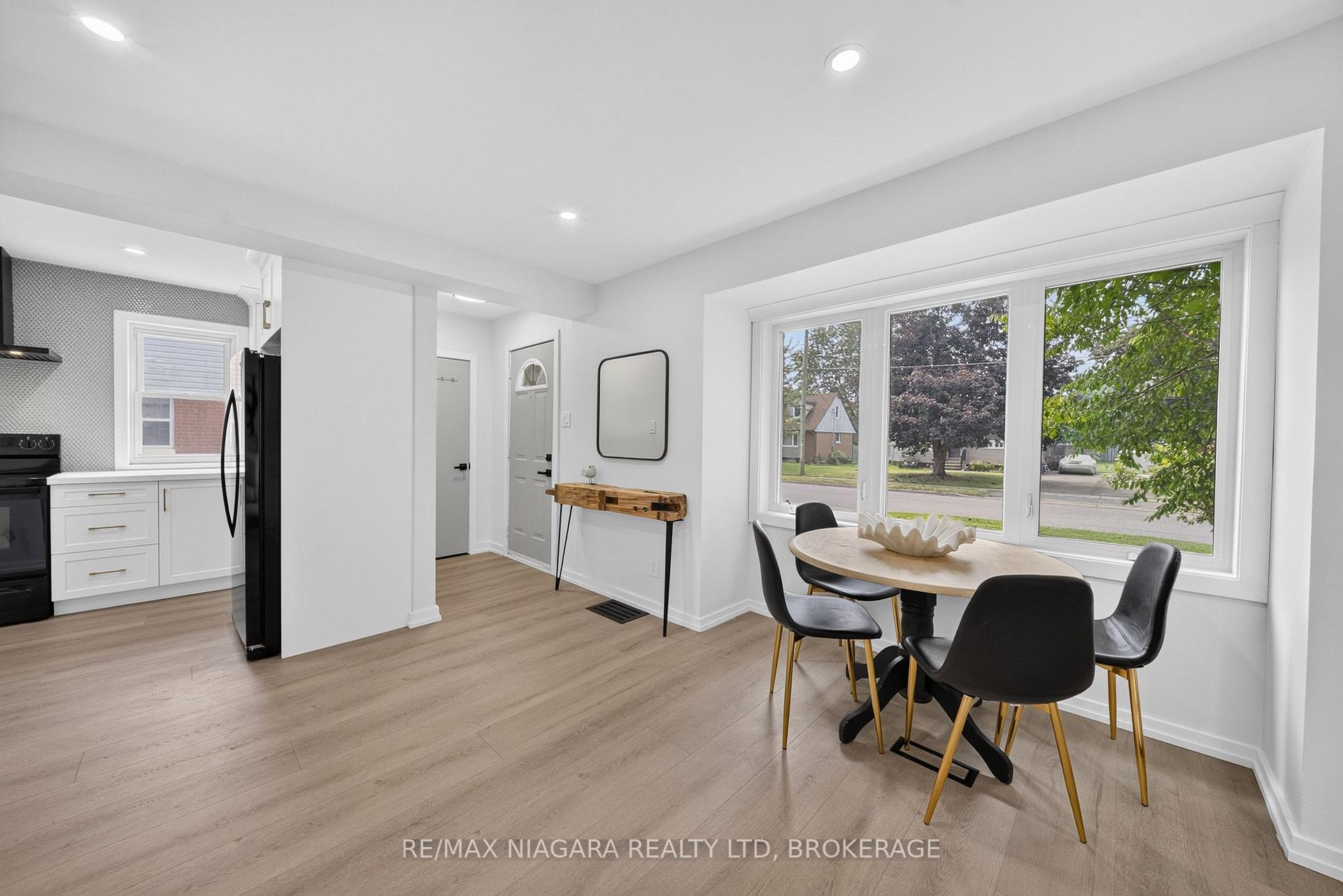 Photo 9 of 7072 Dell Avenue, Niagara Falls, Arad/Fallsview — HOMEH