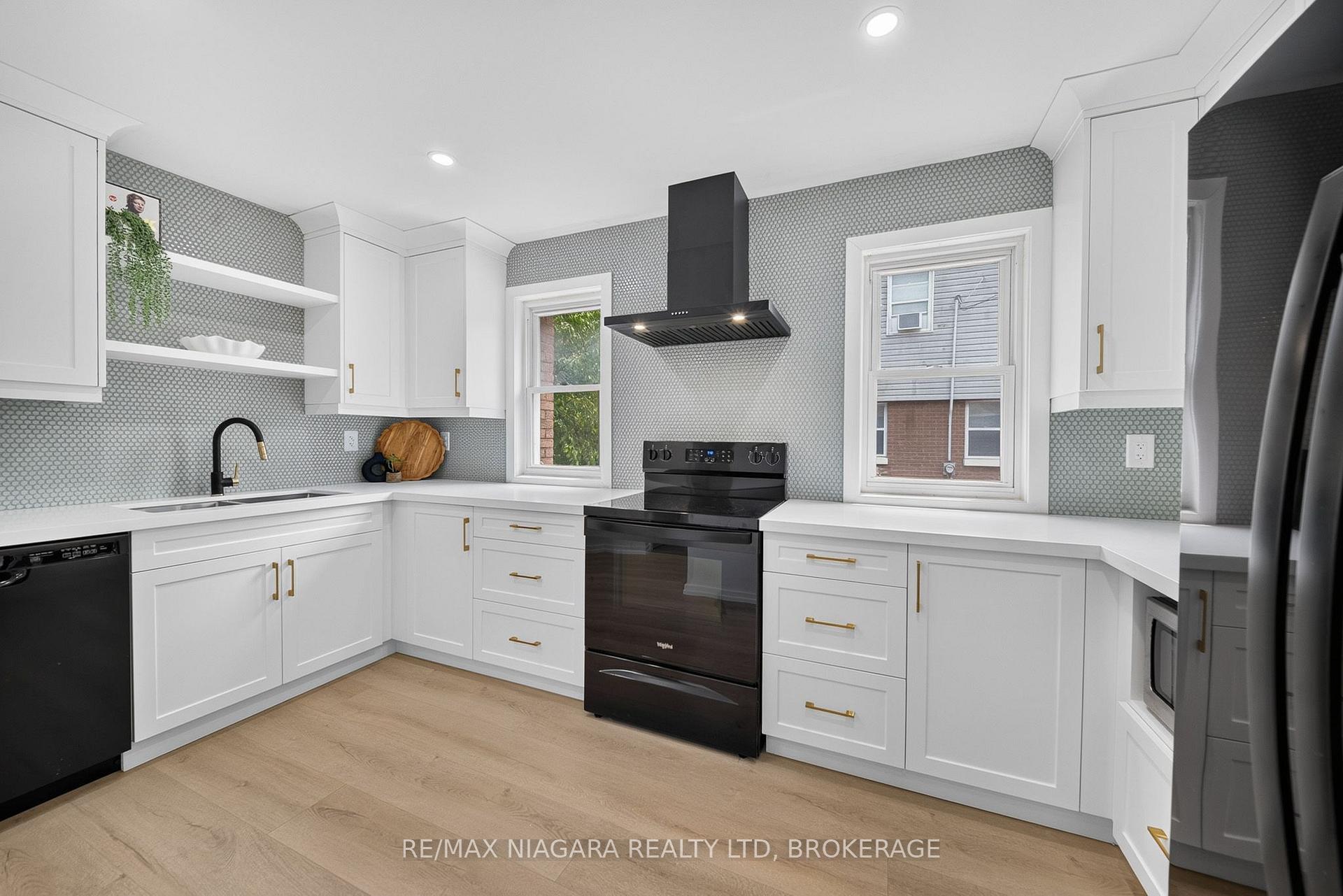 Photo 12 of 7072 Dell Avenue, Niagara Falls, Arad/Fallsview — HOMEH