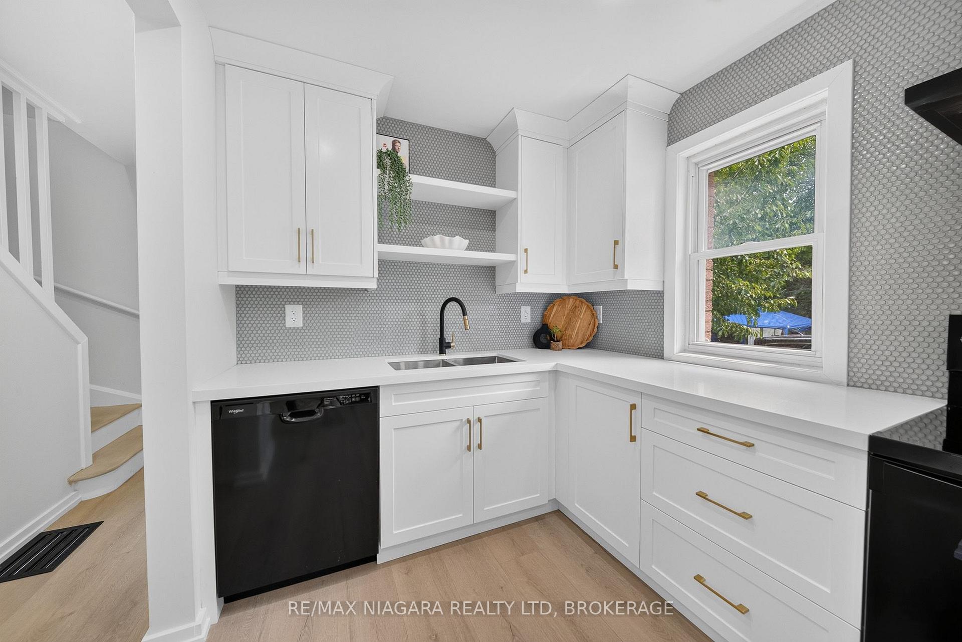 Photo 13 of 7072 Dell Avenue, Niagara Falls, Arad/Fallsview — HOMEH