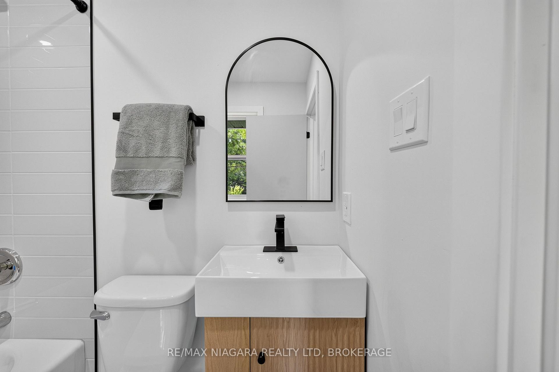 Photo 17 of 7072 Dell Avenue, Niagara Falls, Arad/Fallsview — HOMEH