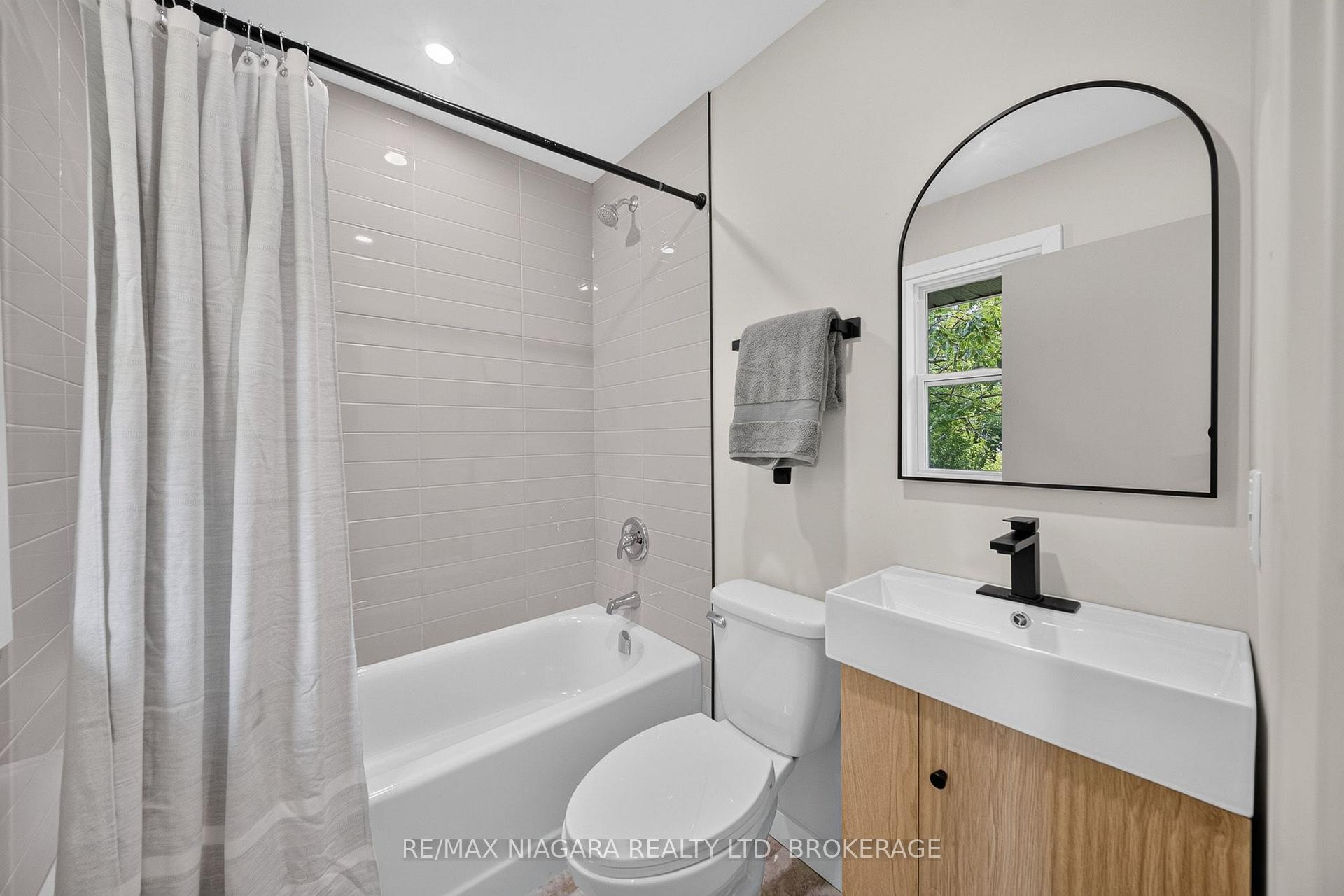 Photo 18 of 7072 Dell Avenue, Niagara Falls, Arad/Fallsview — HOMEH