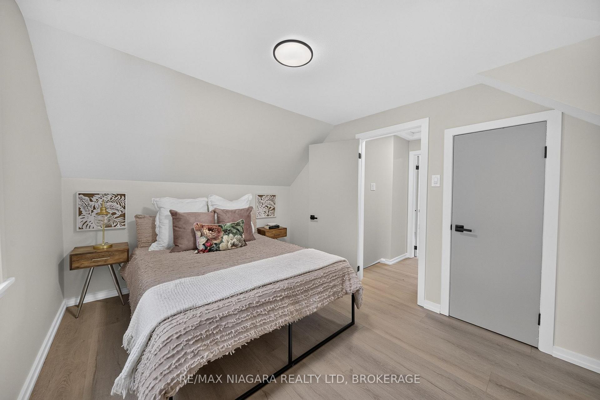 Photo 22 of 7072 Dell Avenue, Niagara Falls, Arad/Fallsview — HOMEH