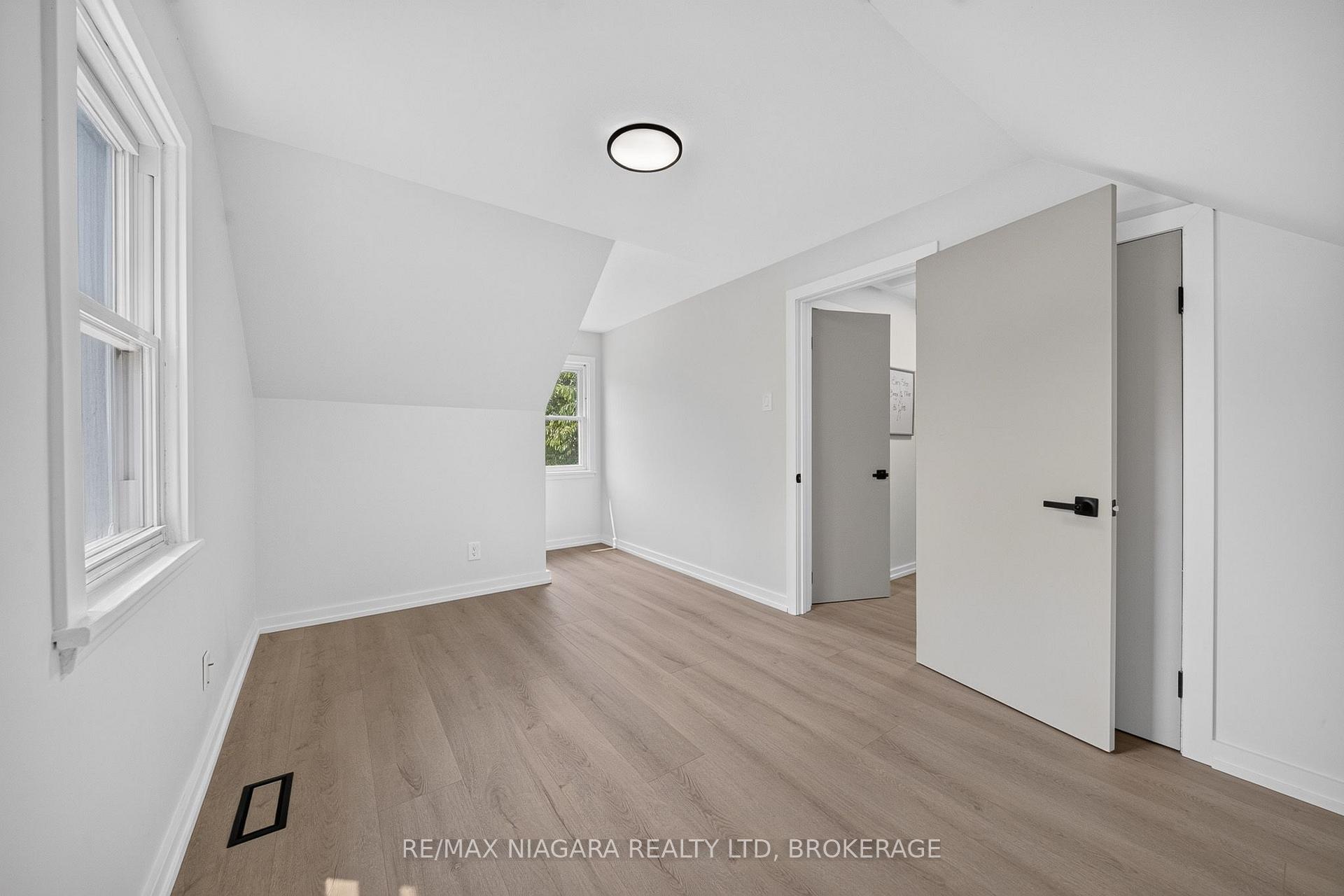 Photo 26 of 7072 Dell Avenue, Niagara Falls, Arad/Fallsview — HOMEH