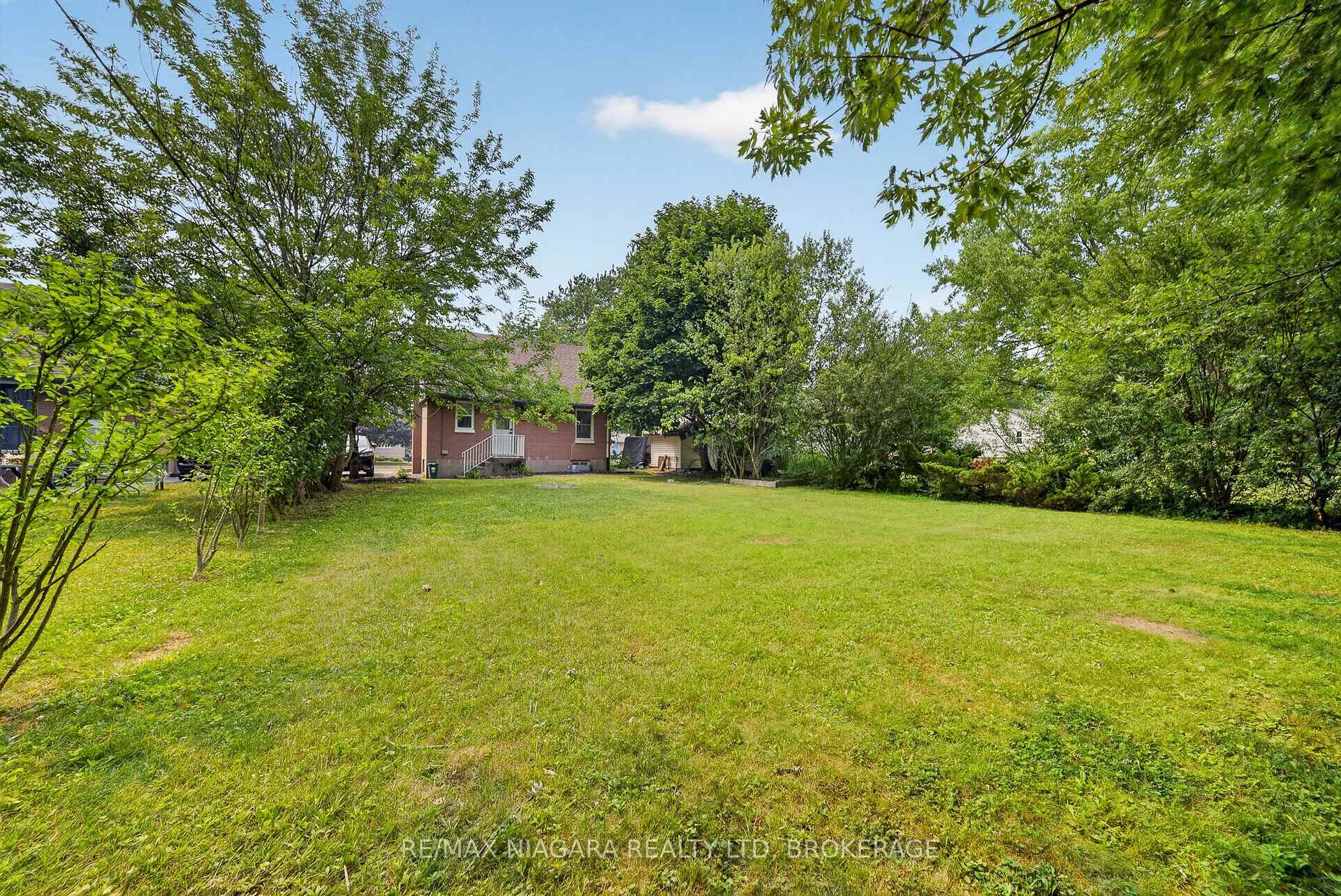Photo 33 of 7072 Dell Avenue, Niagara Falls, Arad/Fallsview — HOMEH