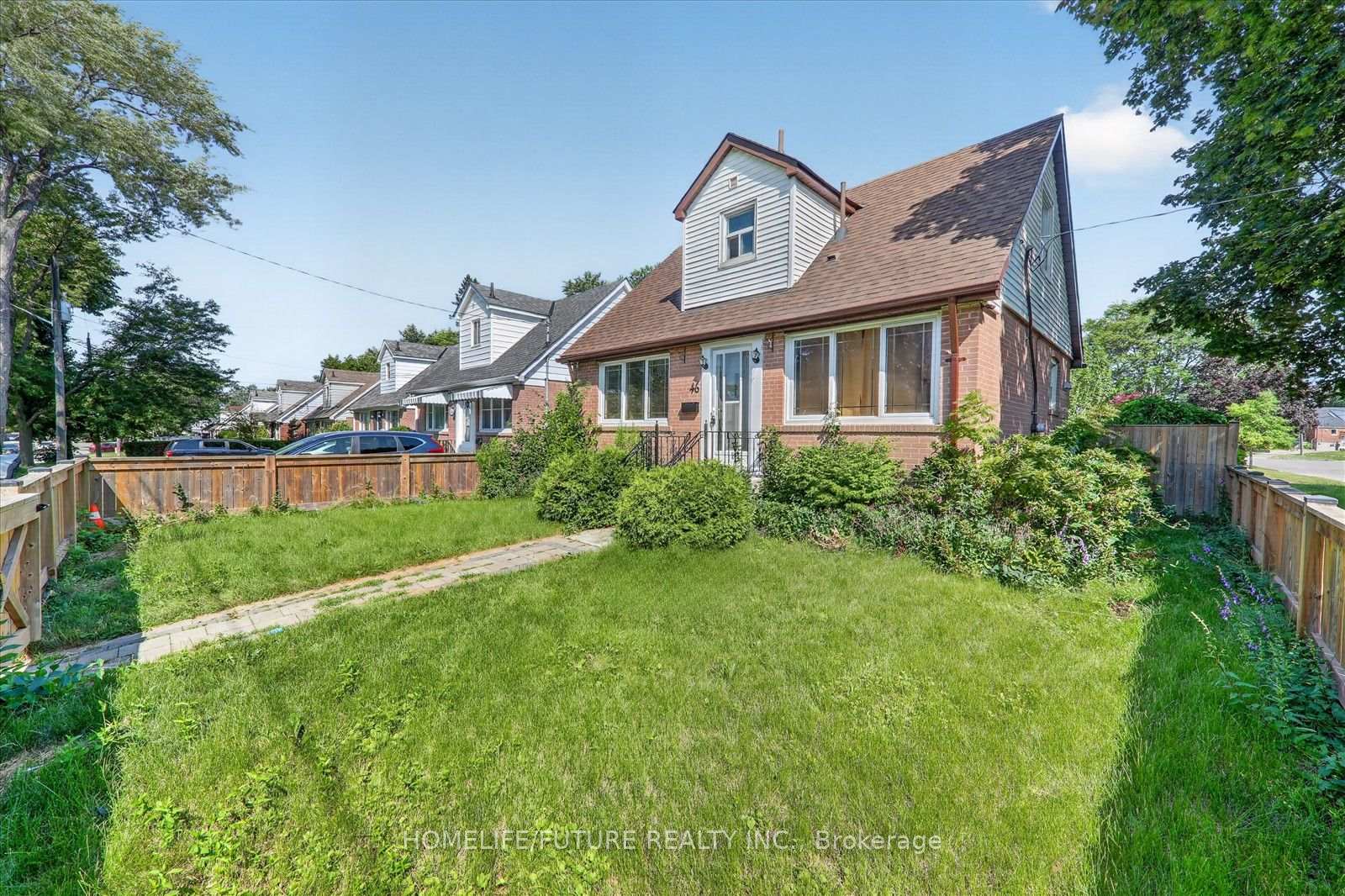 Photo 4 of 46 Stamford Square N, Scarborough, Clairlea-Birchmount — HOMEH