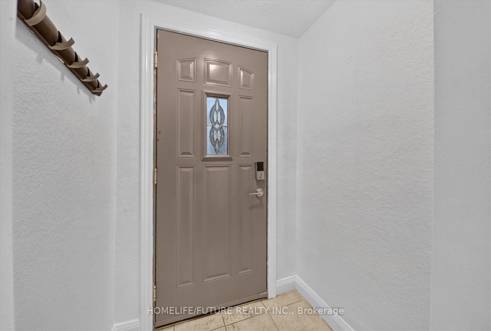 Photo 6 of 46 Stamford Square N, Scarborough, Clairlea-Birchmount — HOMEH