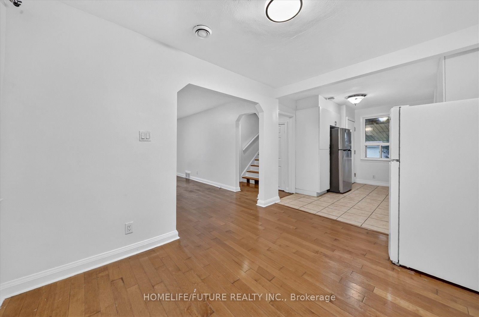Photo 11 of 46 Stamford Square N, Scarborough, Clairlea-Birchmount — HOMEH