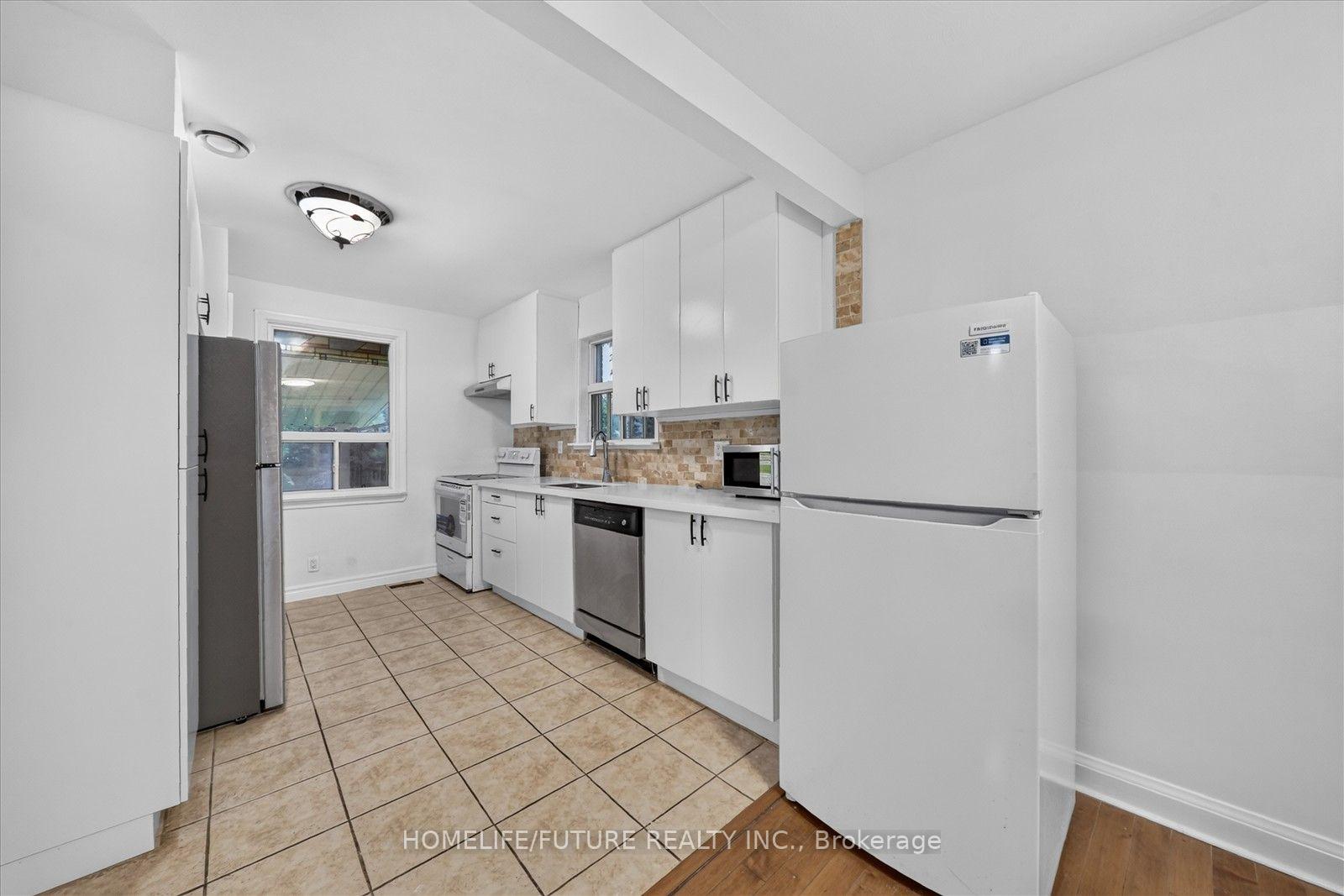 Photo 12 of 46 Stamford Square N, Scarborough, Clairlea-Birchmount — HOMEH