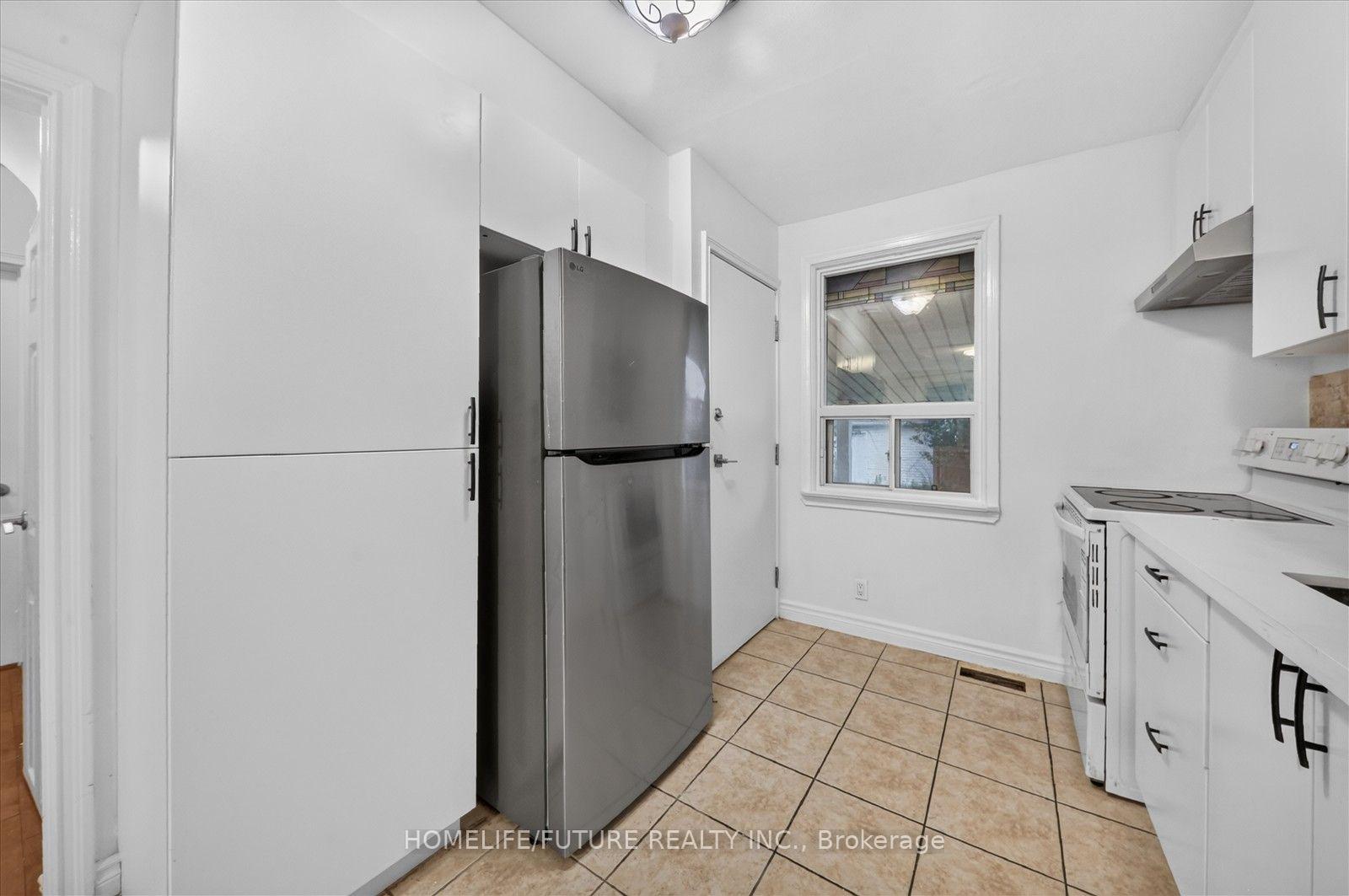 Photo 14 of 46 Stamford Square N, Scarborough, Clairlea-Birchmount — HOMEH