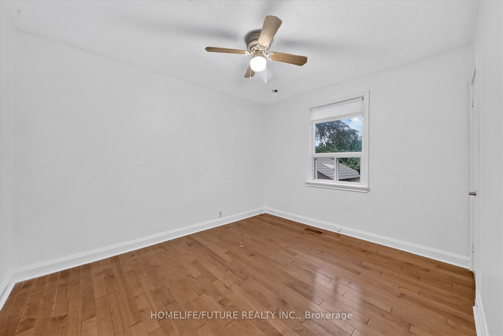 Photo 15 of 46 Stamford Square N, Scarborough, Clairlea-Birchmount — HOMEH