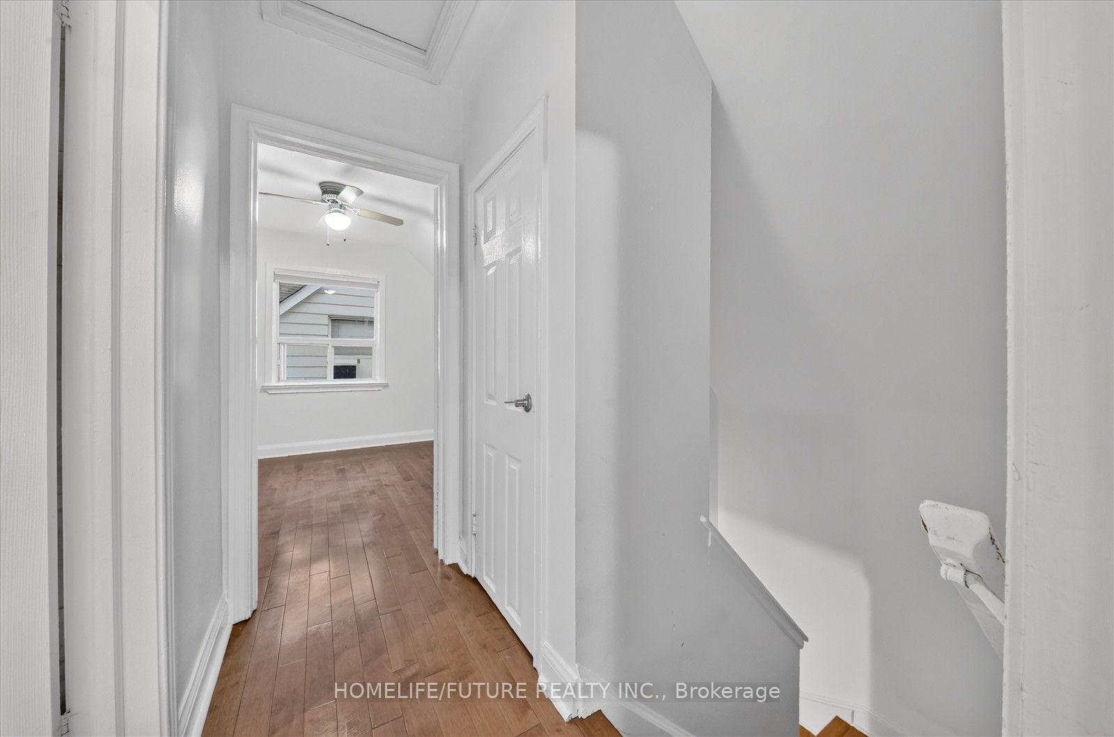 Photo 18 of 46 Stamford Square N, Scarborough, Clairlea-Birchmount — HOMEH