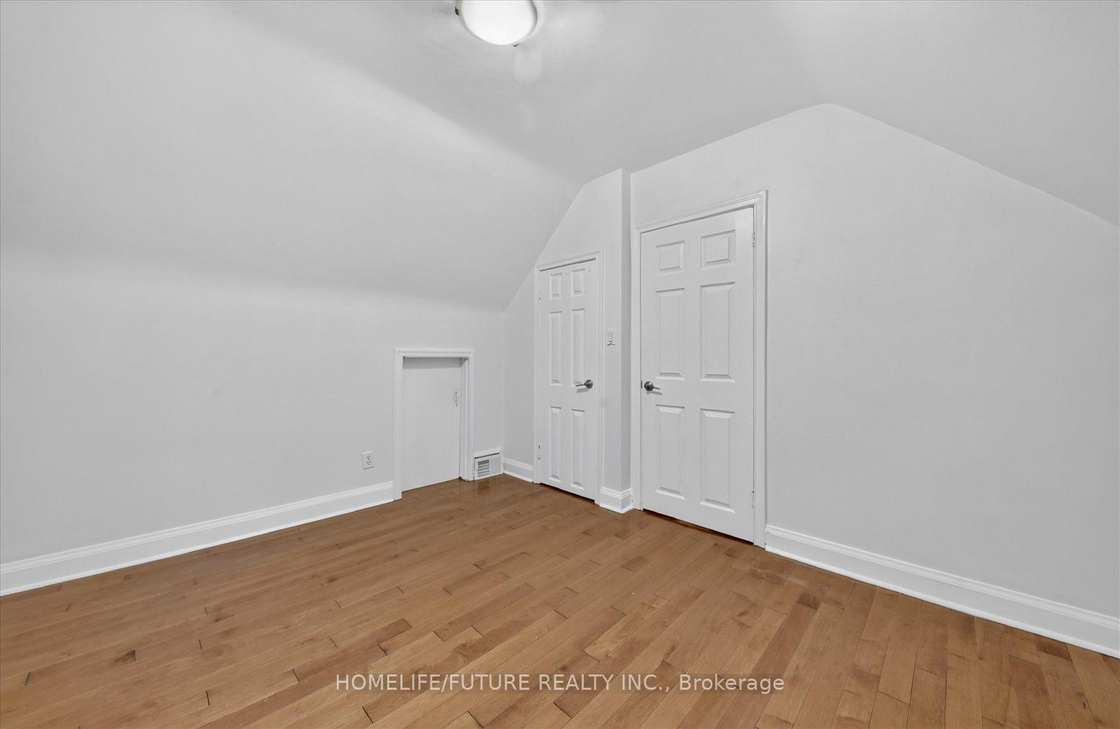Photo 20 of 46 Stamford Square N, Scarborough, Clairlea-Birchmount — HOMEH