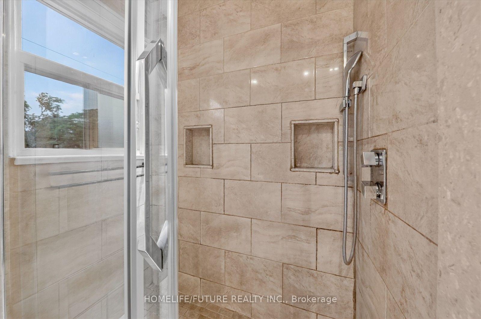 Photo 22 of 46 Stamford Square N, Scarborough, Clairlea-Birchmount — HOMEH