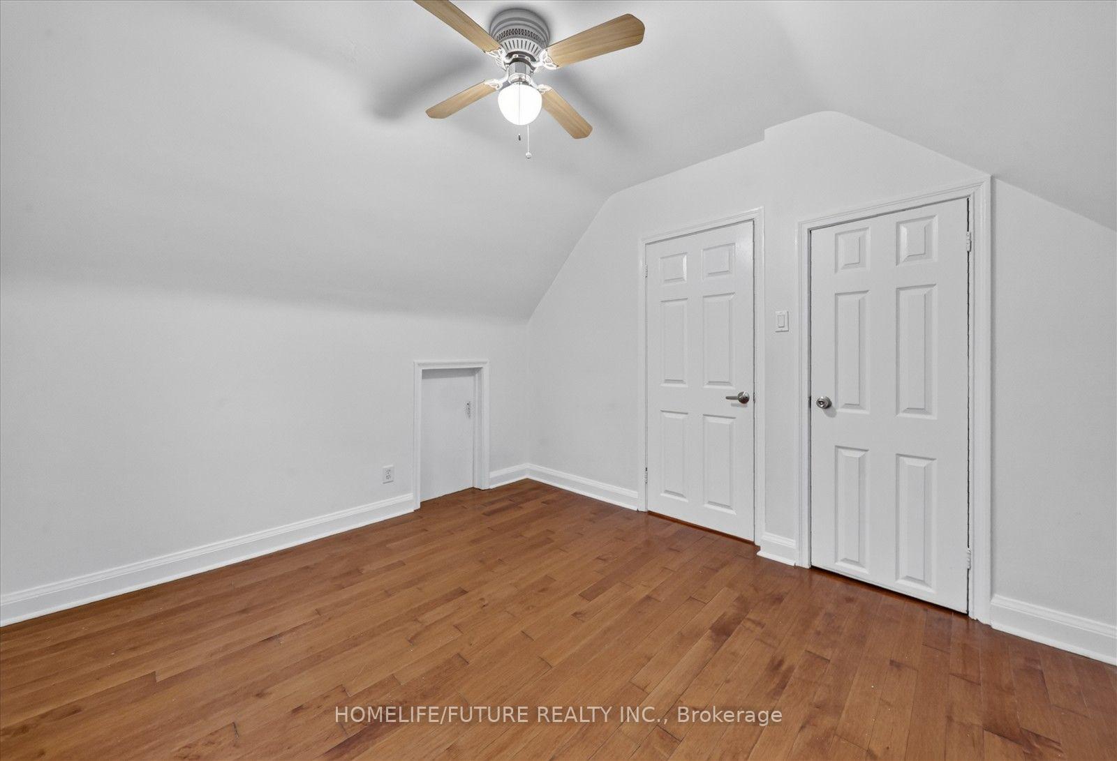 Photo 24 of 46 Stamford Square N, Scarborough, Clairlea-Birchmount — HOMEH