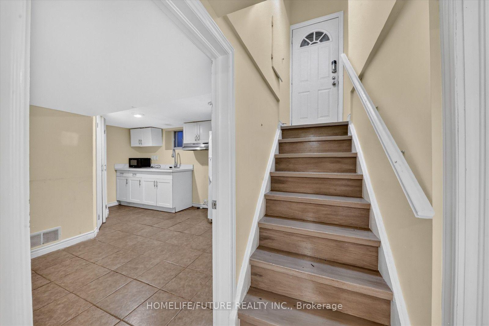 Photo 26 of 46 Stamford Square N, Scarborough, Clairlea-Birchmount — HOMEH