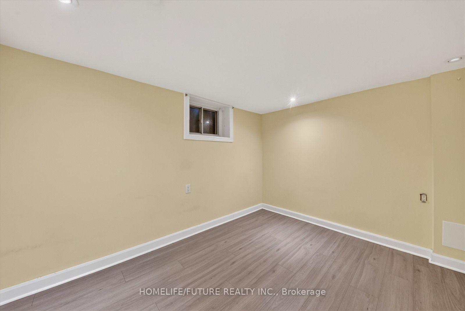 Photo 30 of 46 Stamford Square N, Scarborough, Clairlea-Birchmount — HOMEH