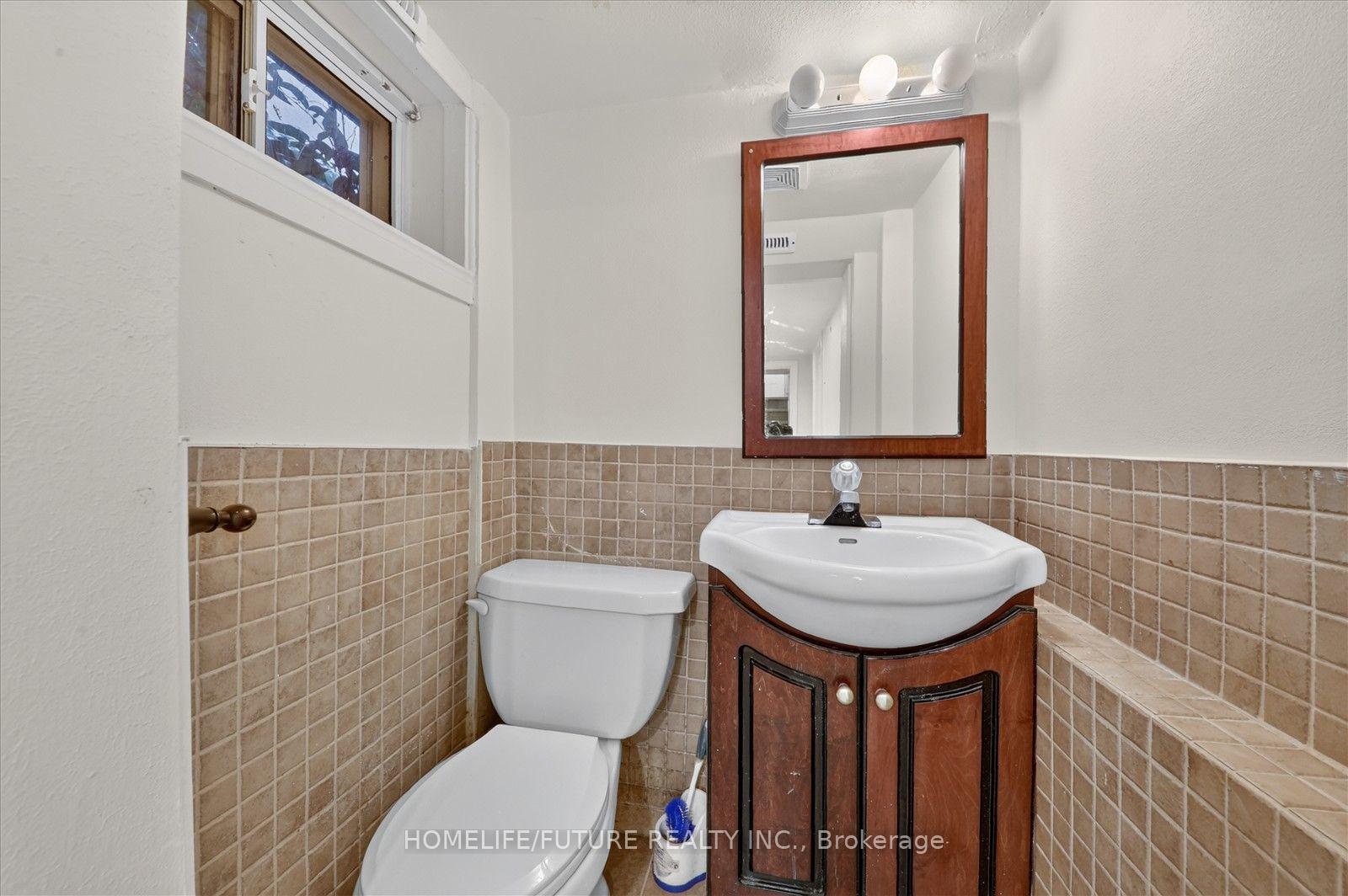 Photo 32 of 46 Stamford Square N, Scarborough, Clairlea-Birchmount — HOMEH