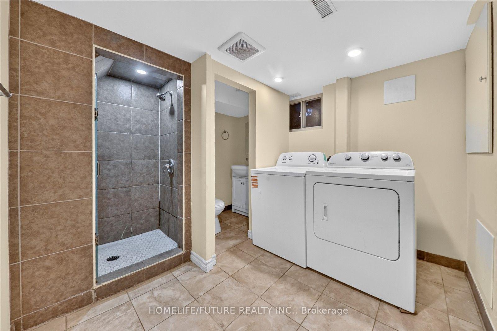 Photo 33 of 46 Stamford Square N, Scarborough, Clairlea-Birchmount — HOMEH