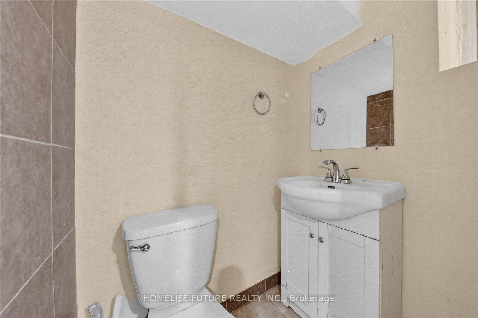 Photo 34 of 46 Stamford Square N, Scarborough, Clairlea-Birchmount — HOMEH