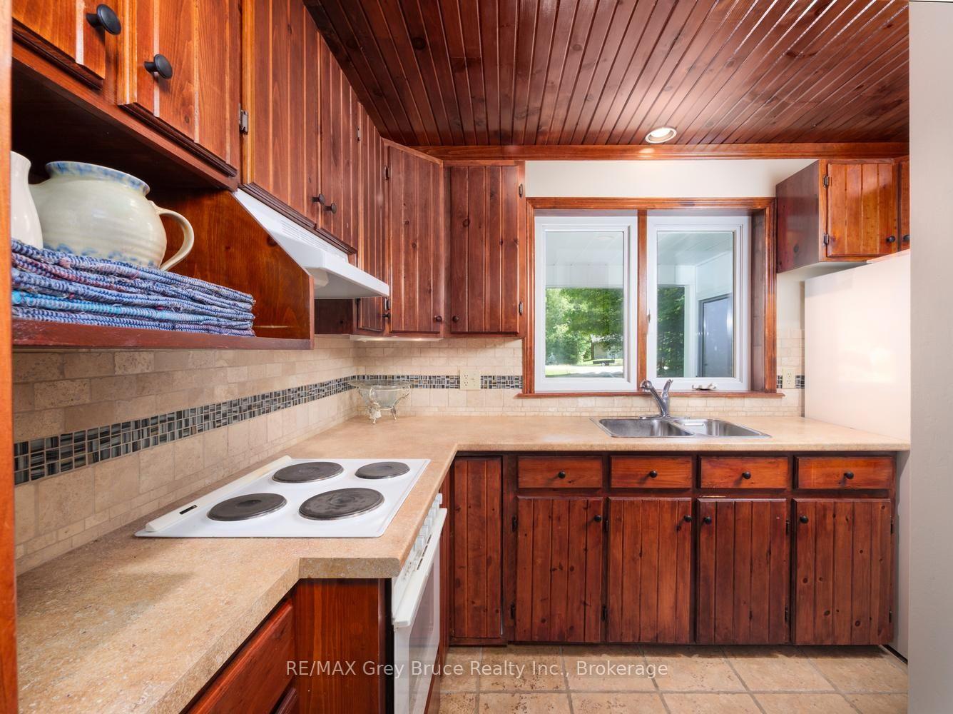 Photo 18 of 30 Riverside Place, South Bruce Peninsula — HOMEH