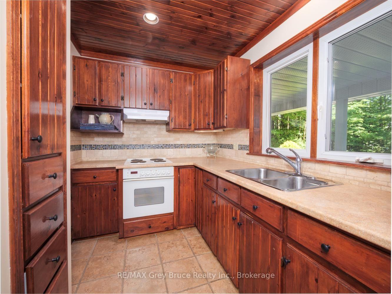 Photo 19 of 30 Riverside Place, South Bruce Peninsula — HOMEH