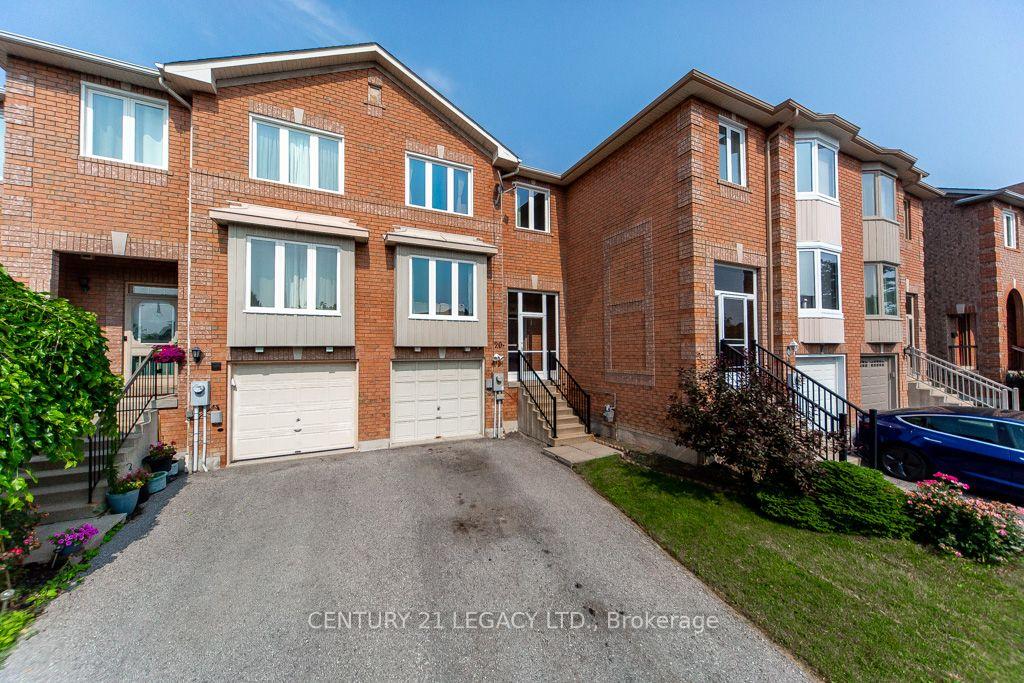 Photo 4 of 20 Twigg Drive, Ajax, Central — HOMEH