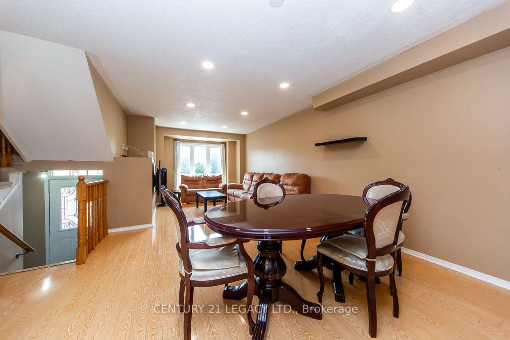 Photo 6 of 20 Twigg Drive, Ajax, Central — HOMEH